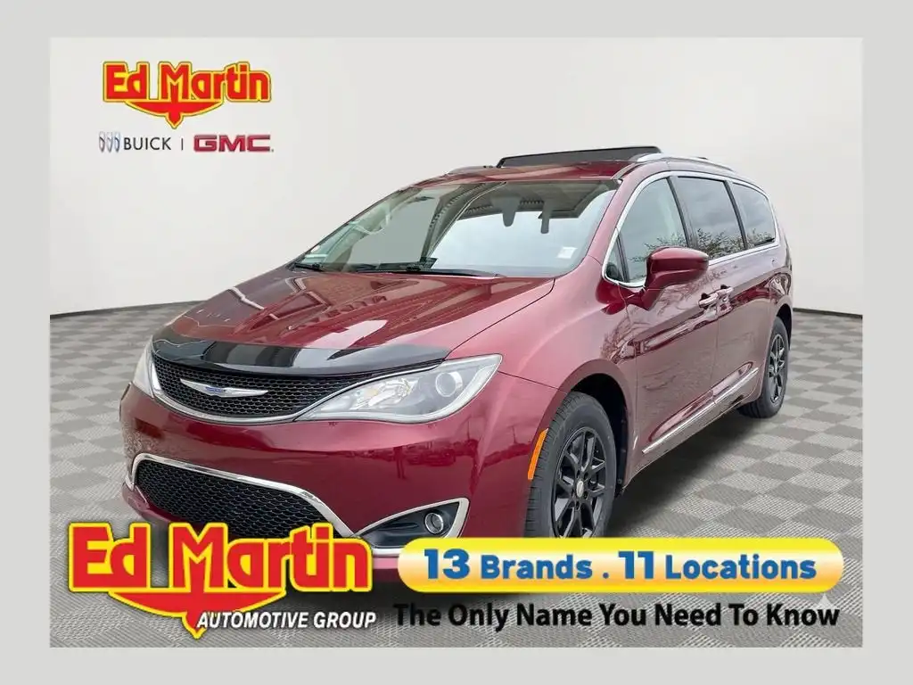 2020 Chrysler Pacifica Touring L's photo