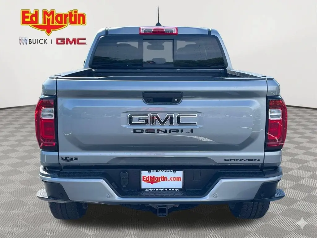 2026 GMC Canyon Denali 4WD Crew Cab Short Box photo 4