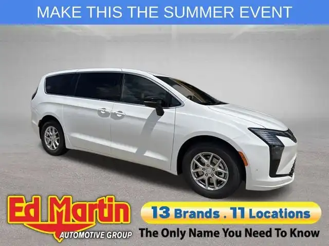 2027 Chrysler Pacifica Select's photo