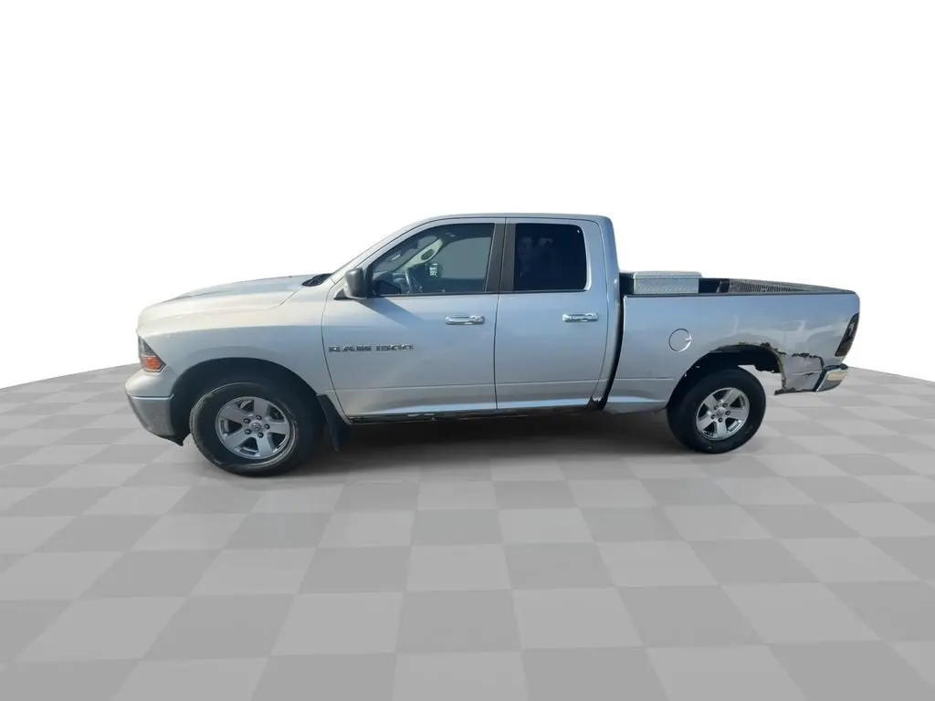 2012 RAM 1500 SLT 4x4 Quad Cab photo 5