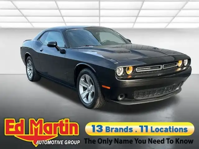 2019 Dodge Challenger SXT Auto's photo