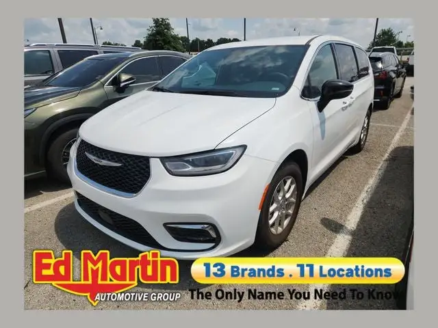 2025 Chrysler Pacifica Select photo 1