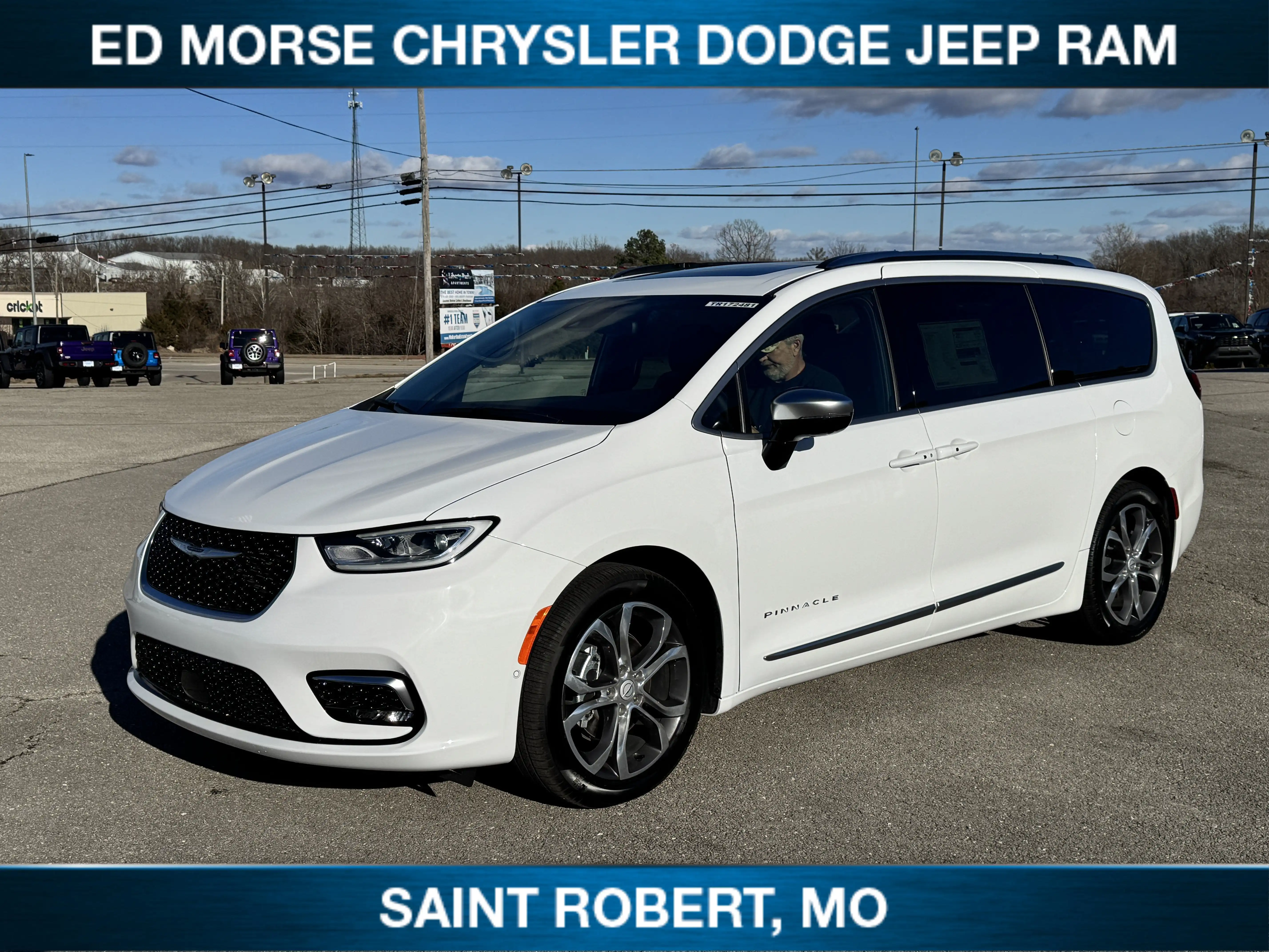 2026 Chrysler Pacifica Pinnacle's photo