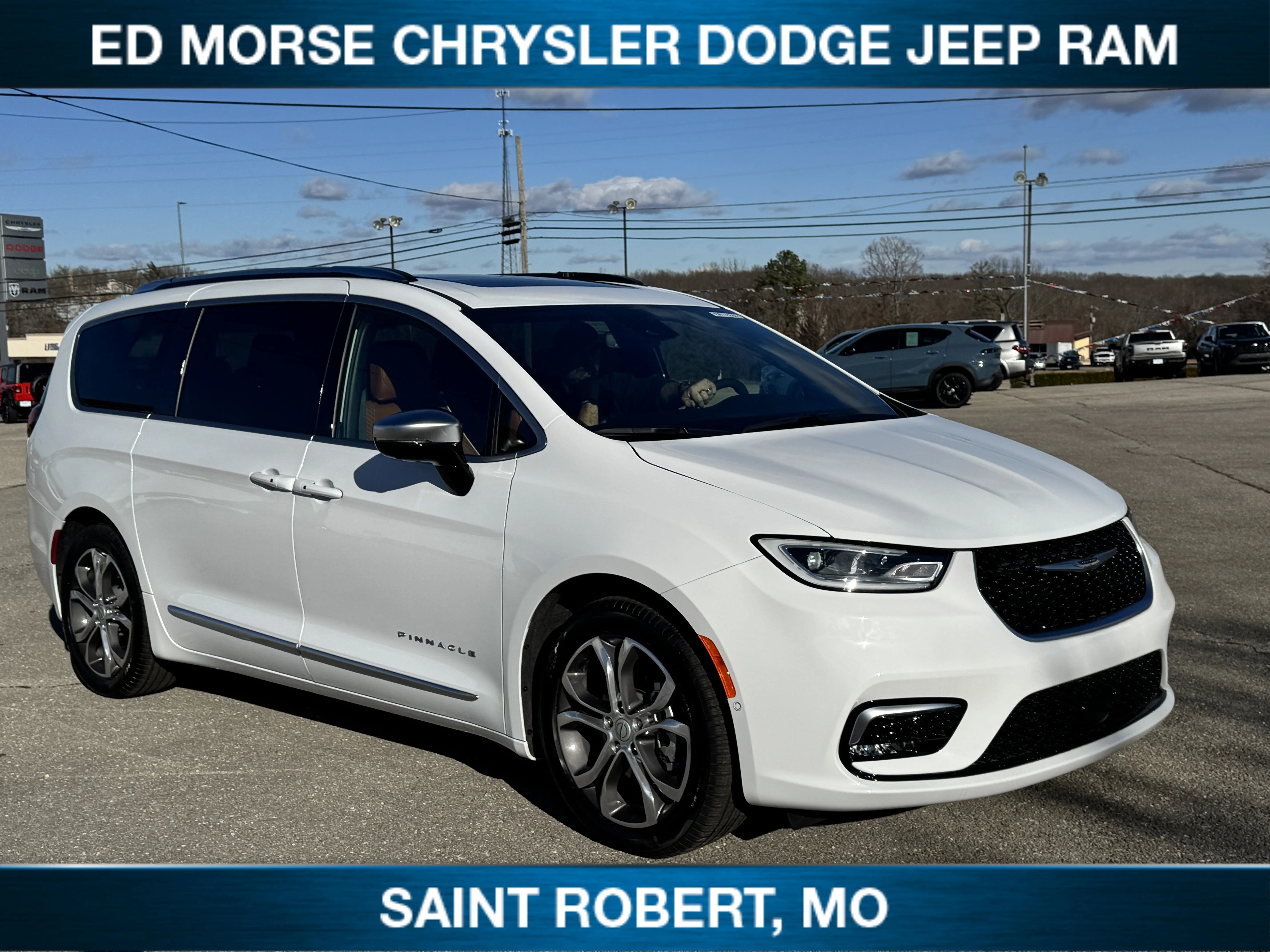 2026 Chrysler Pacifica Pinnacle photo 4