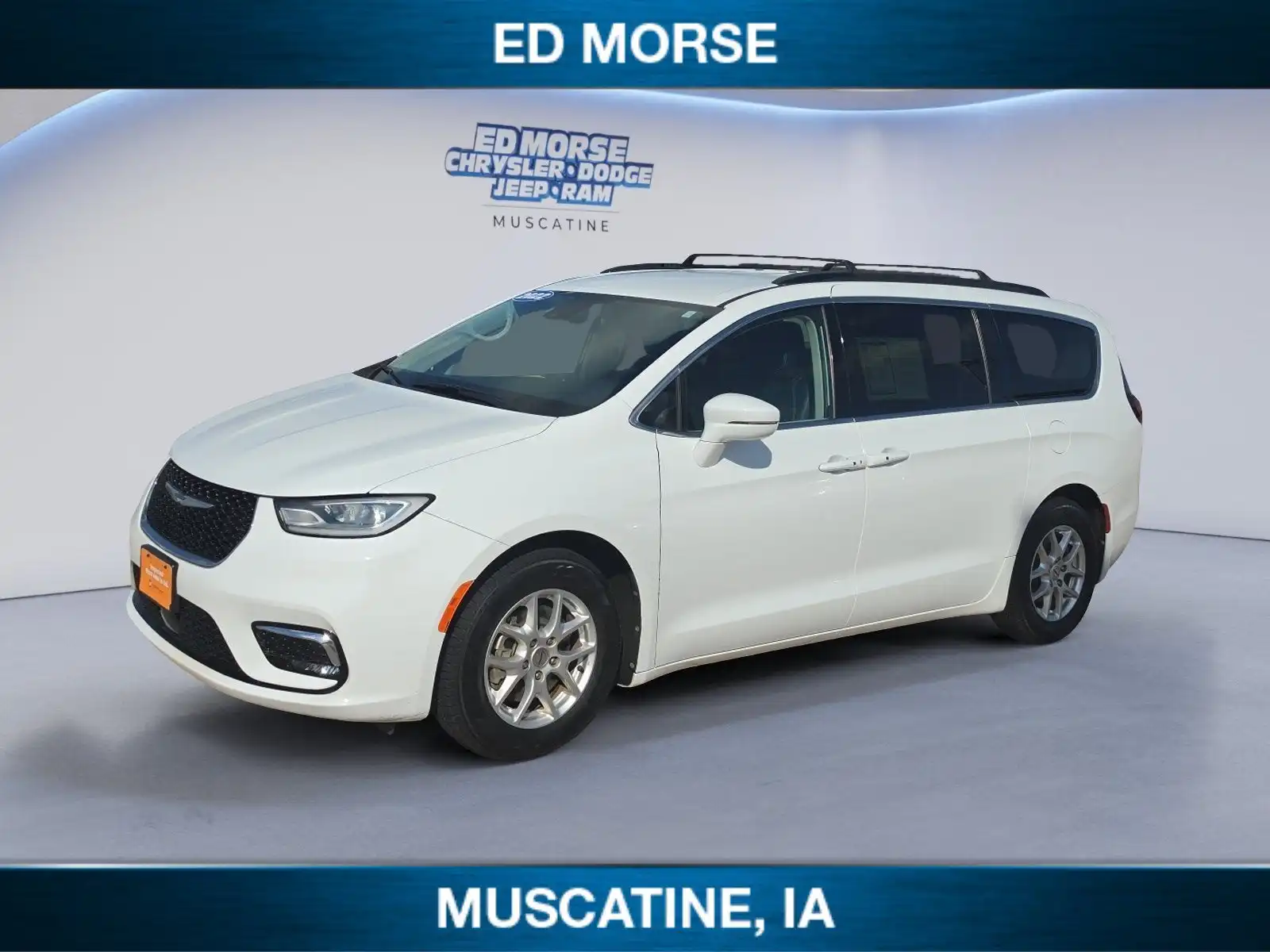 2022 Chrysler Pacifica Touring L's photo