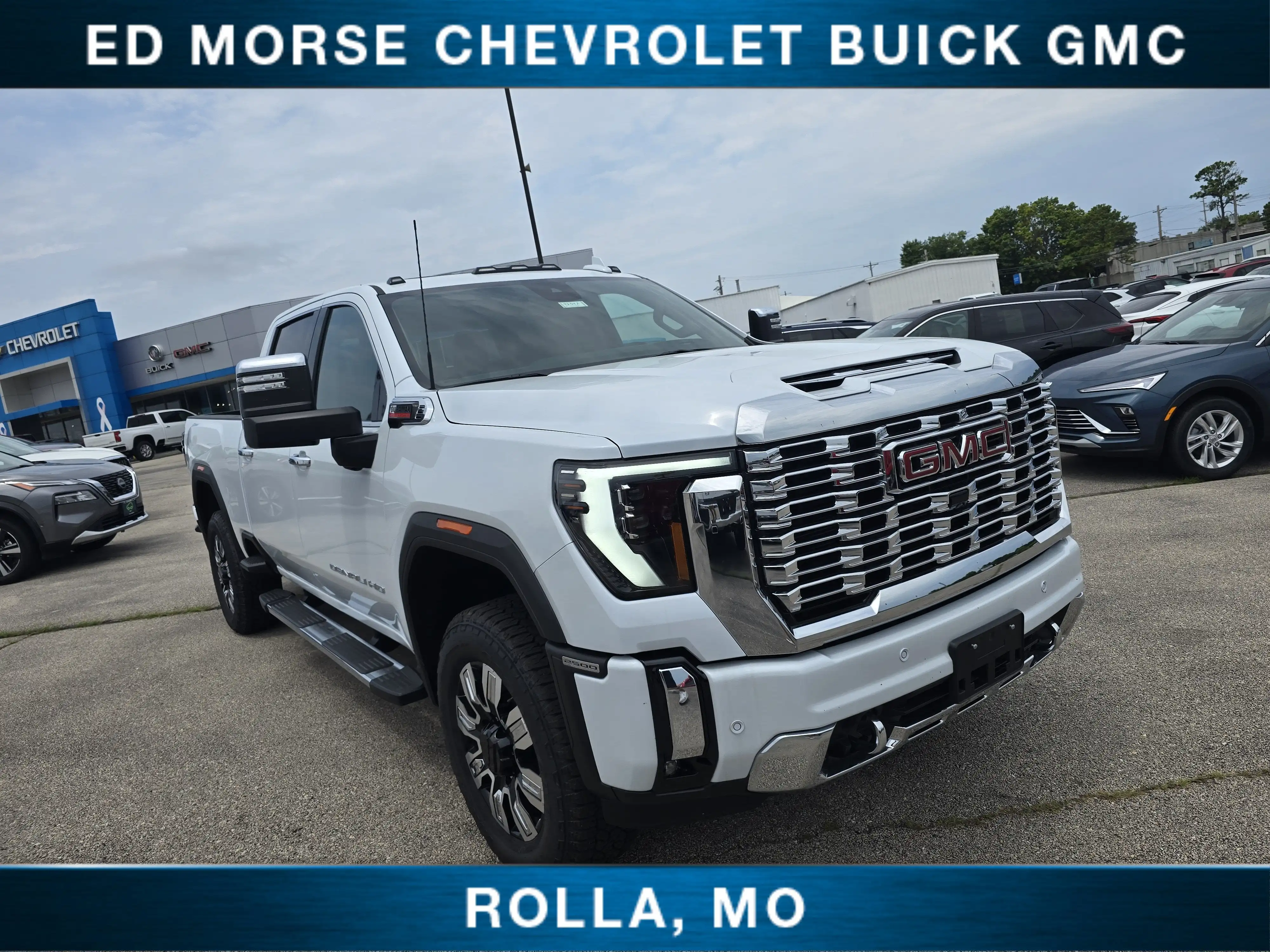 2026 GMC Sierra 4WD Crew Cab Standard Box Denali's photo