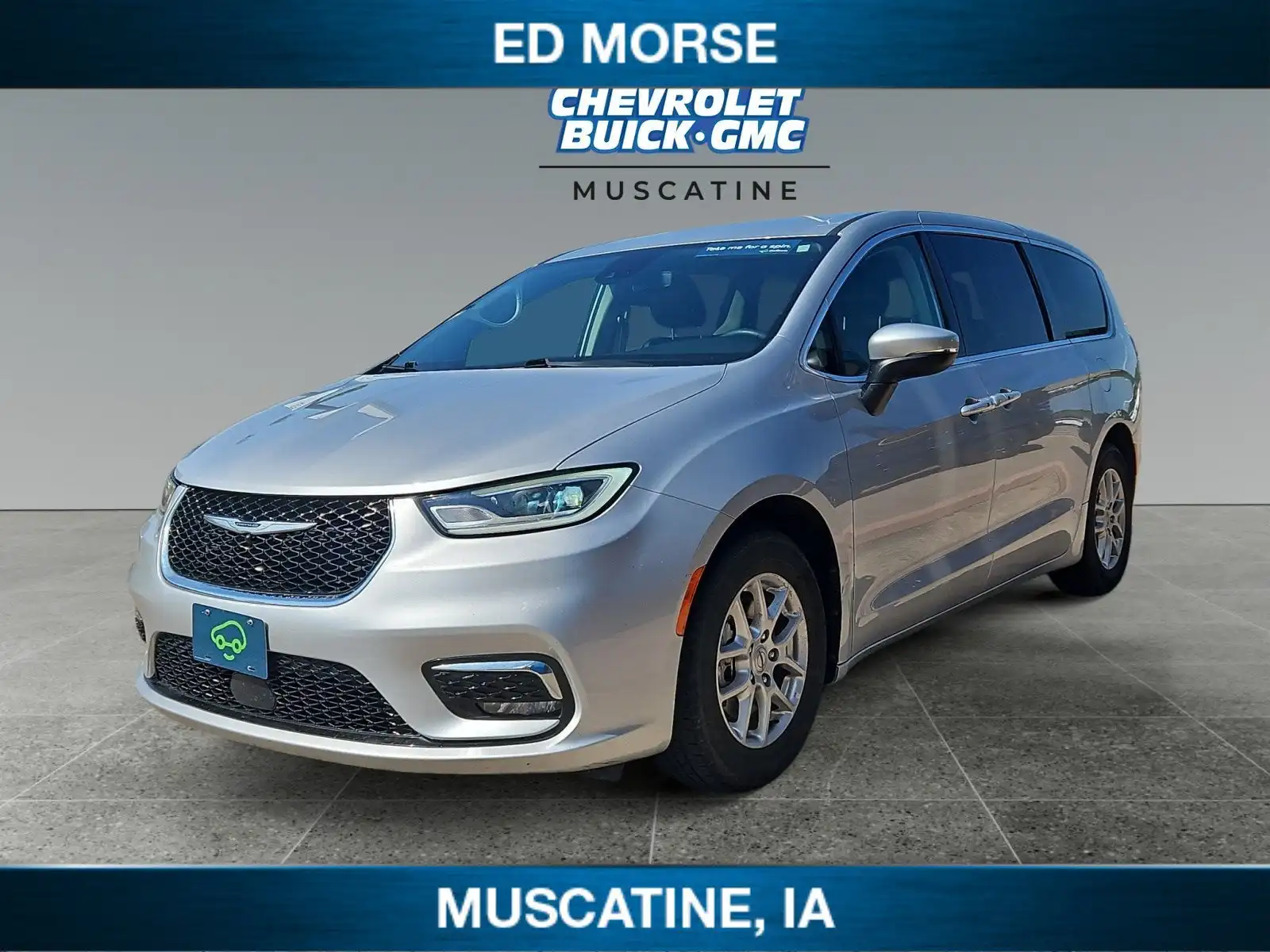 2023 Chrysler Pacifica Touring L's photo