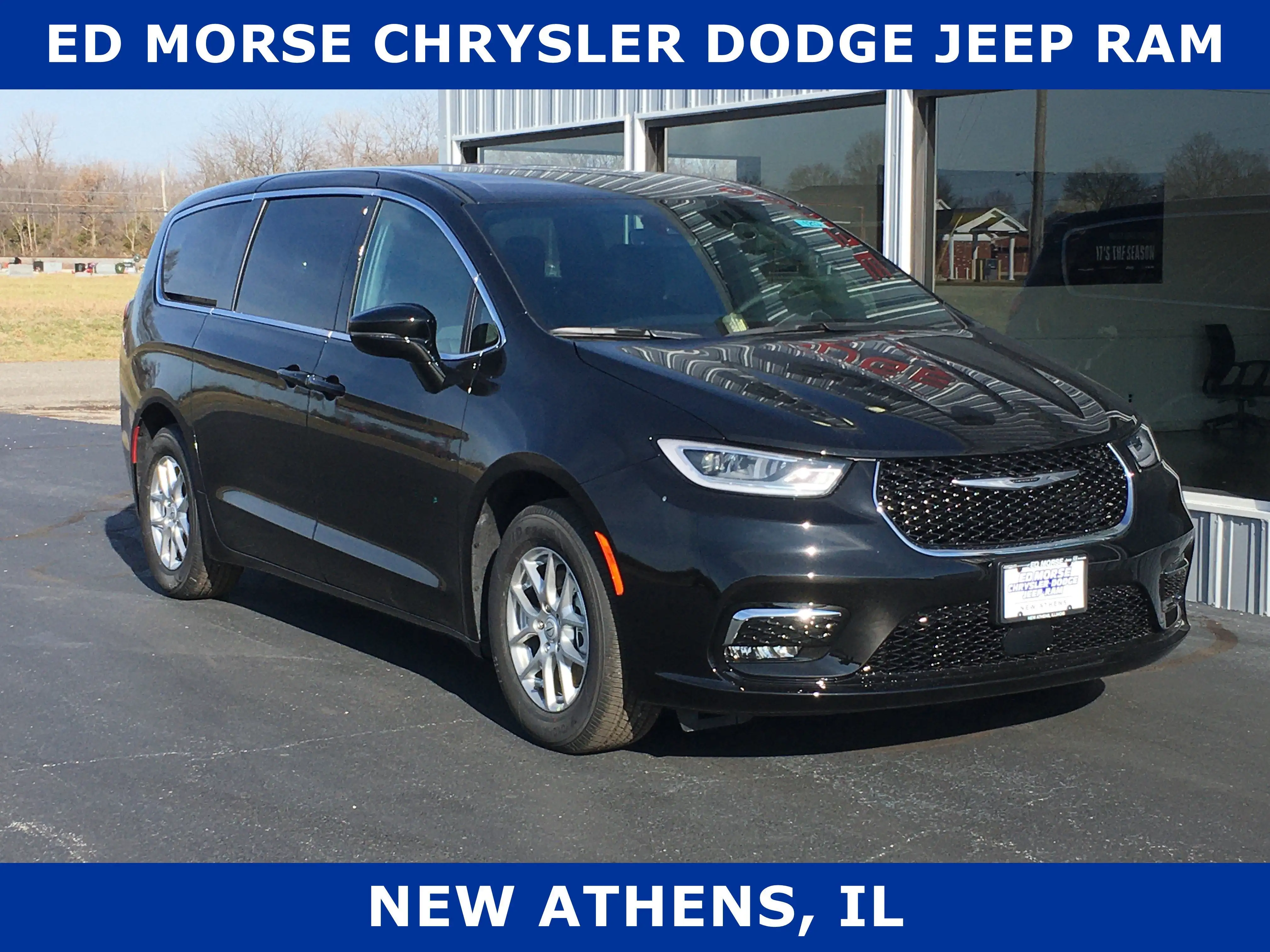 2026 Chrysler Pacifica Select's photo