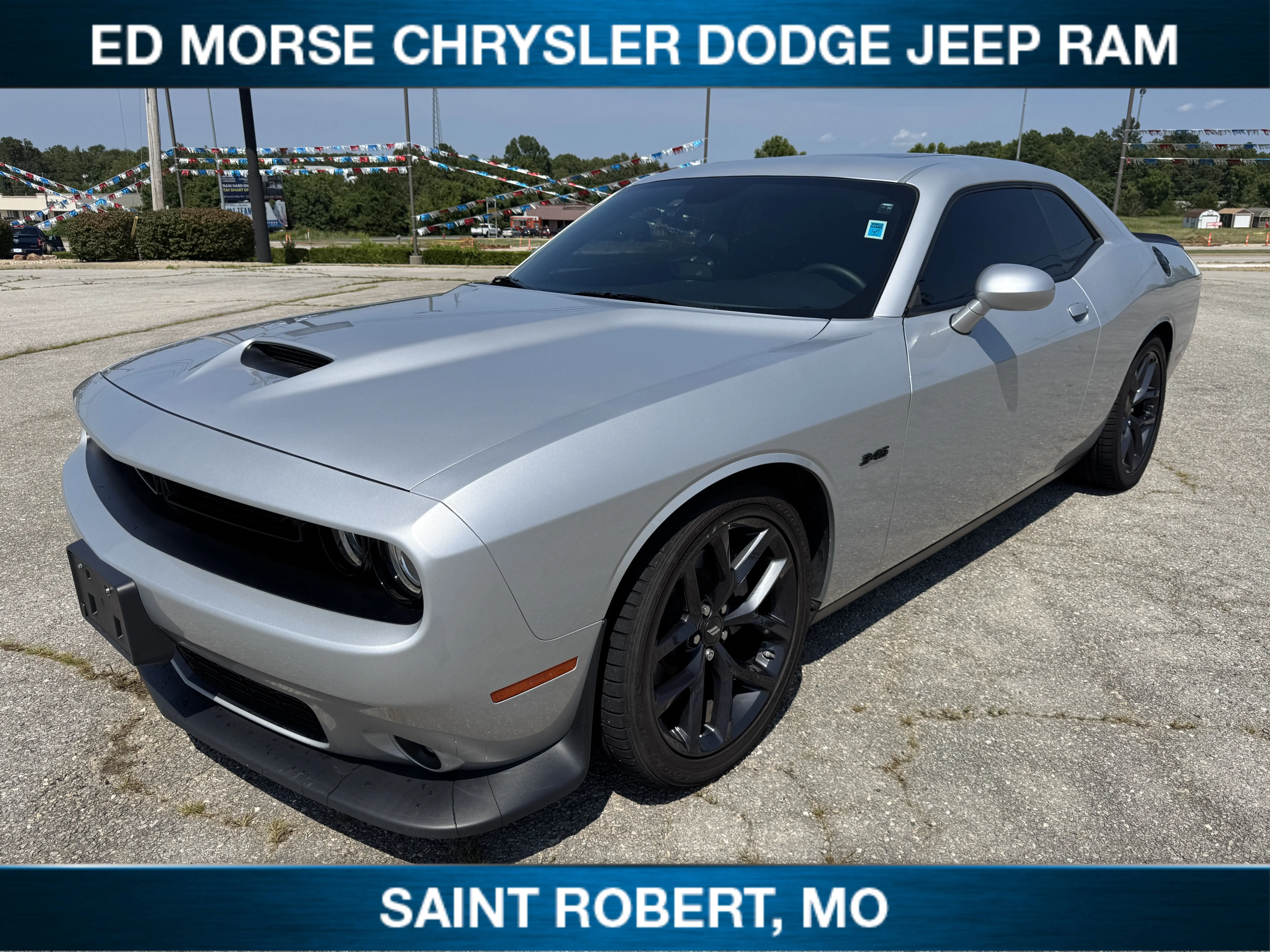 2023 Dodge Challenger R/T photo 4