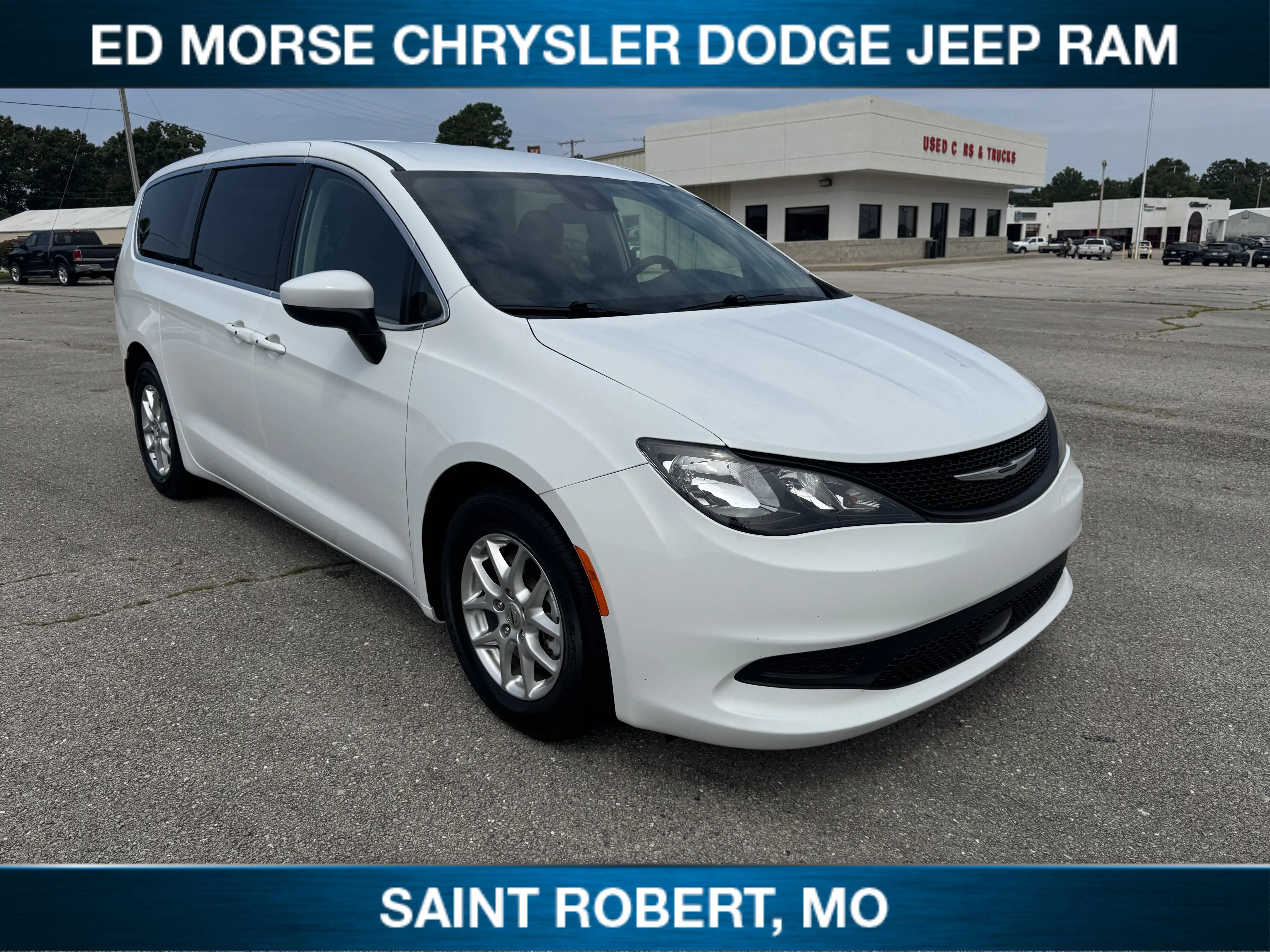 2023 Chrysler Voyager LX's photo