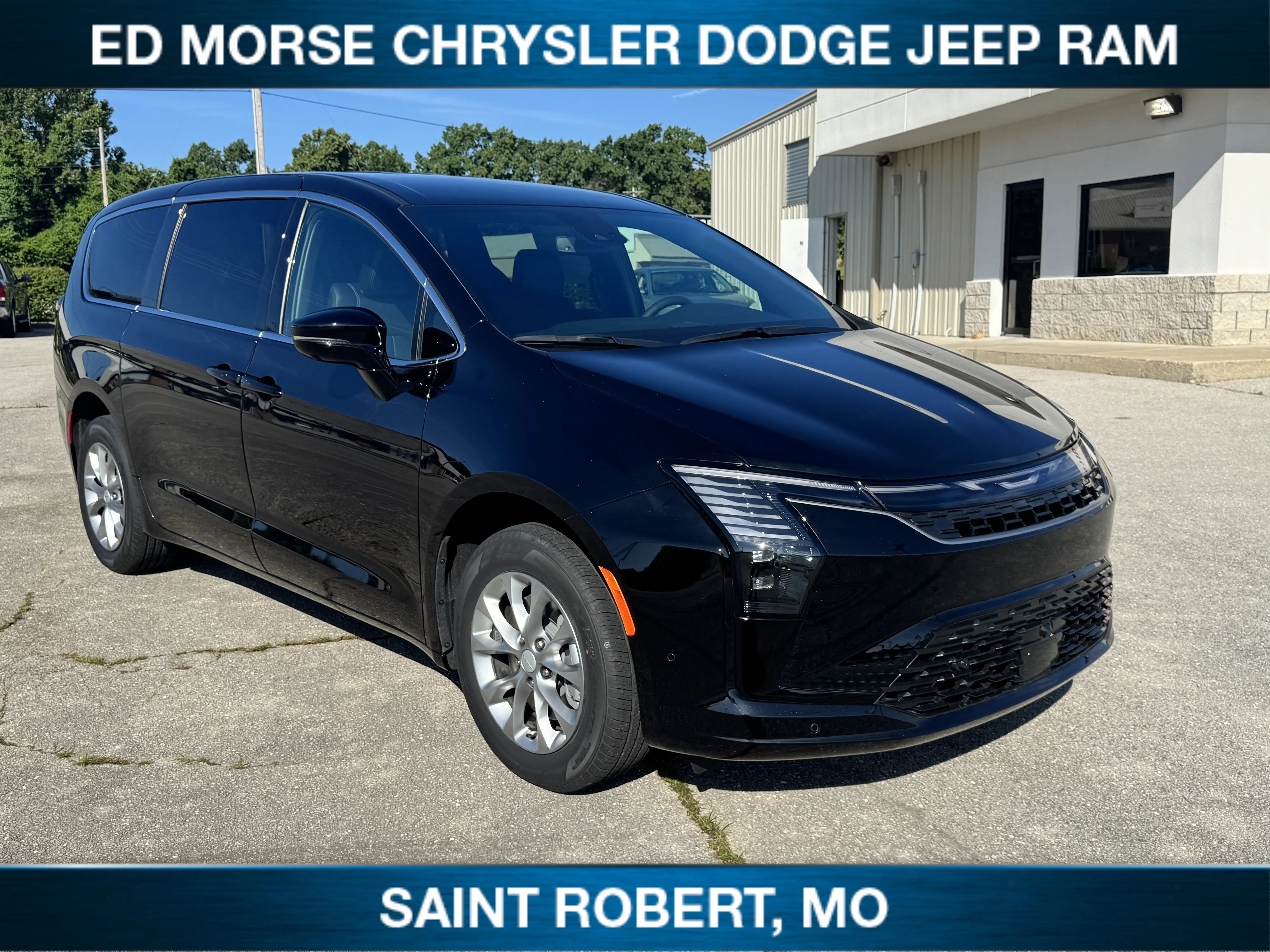 2027 Chrysler Pacifica Select AWD's photo