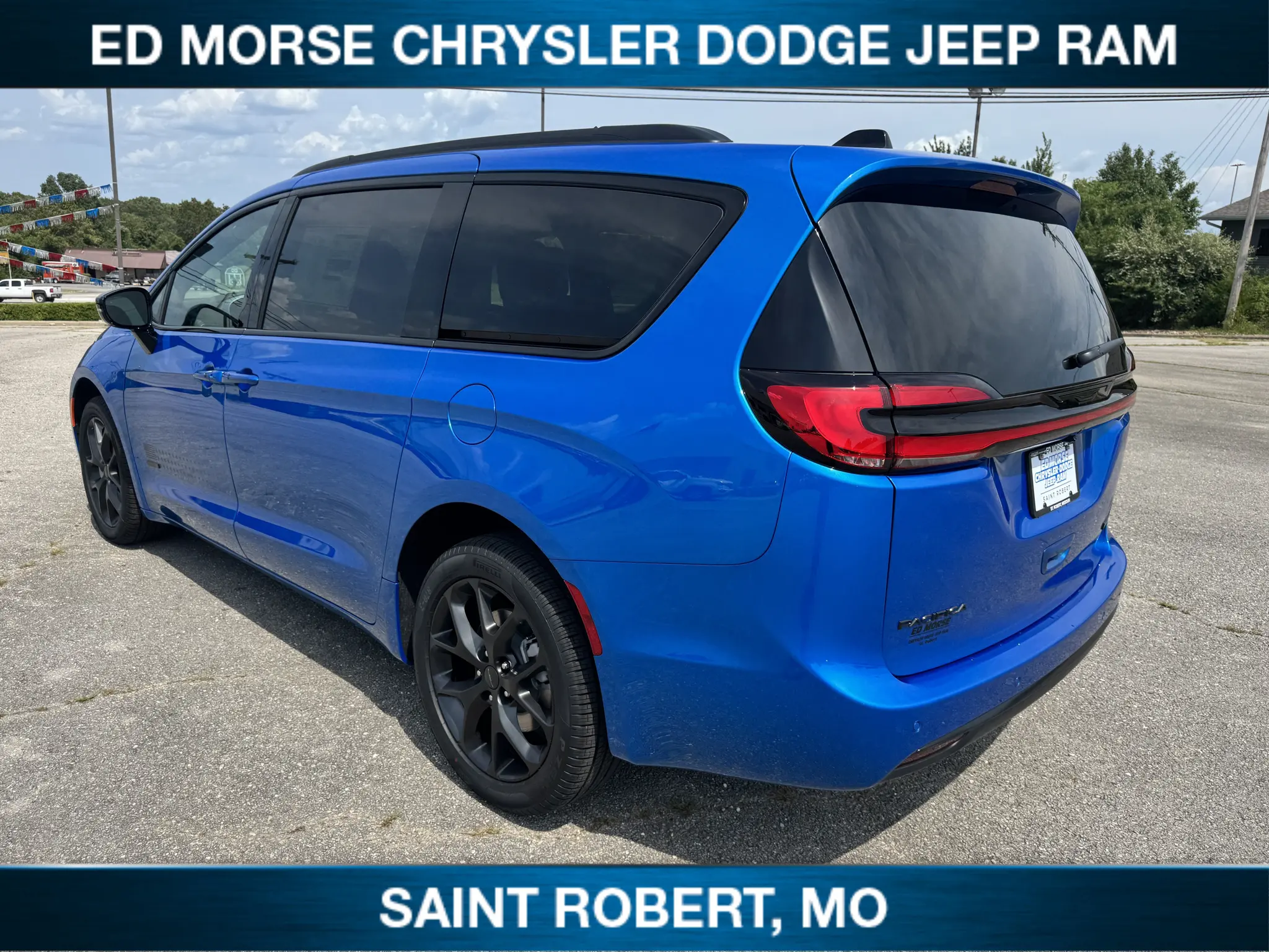 2027 Chrysler Pacifica Select AWD photo 5