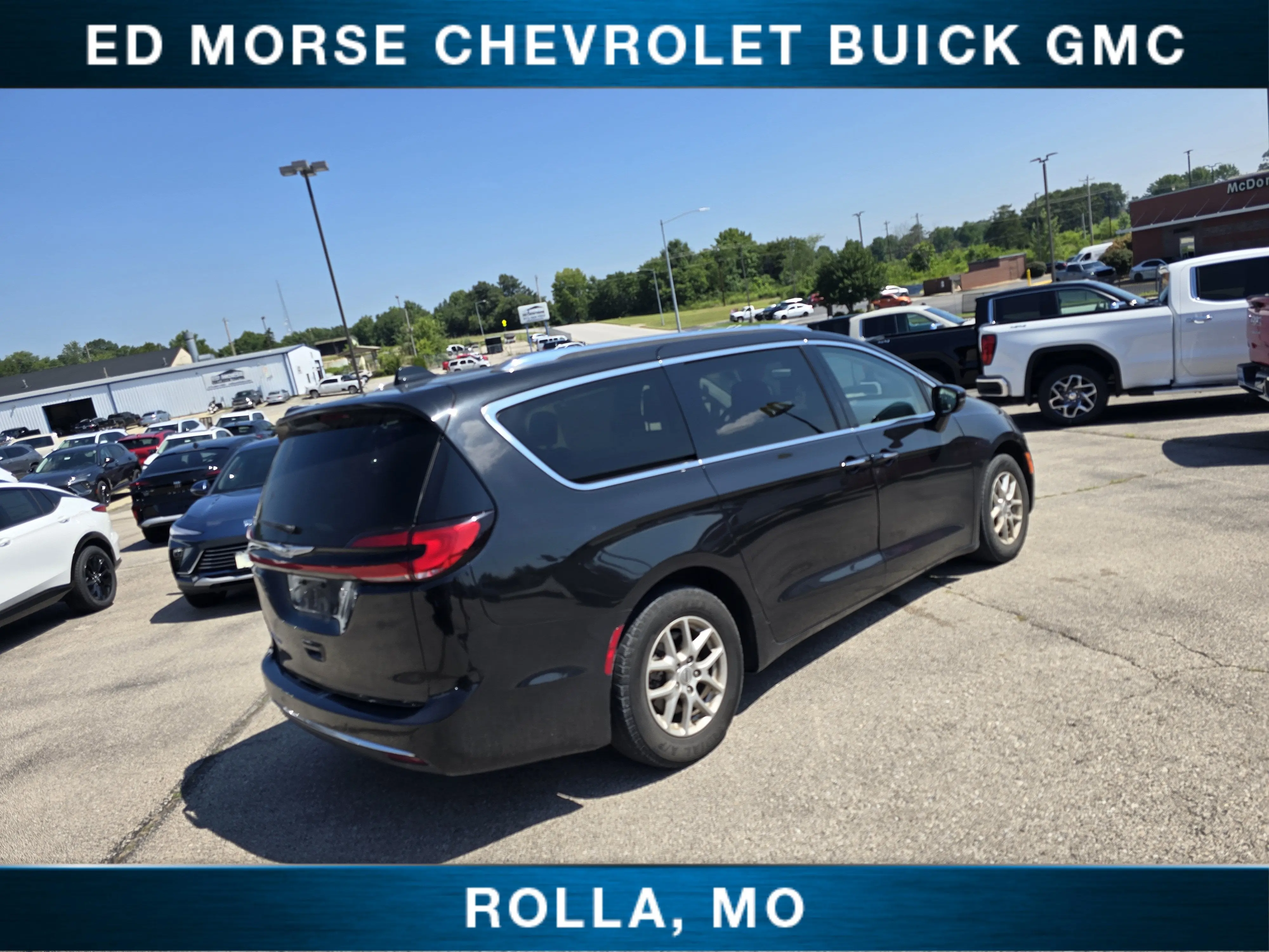2021 Chrysler Pacifica Touring L photo 3