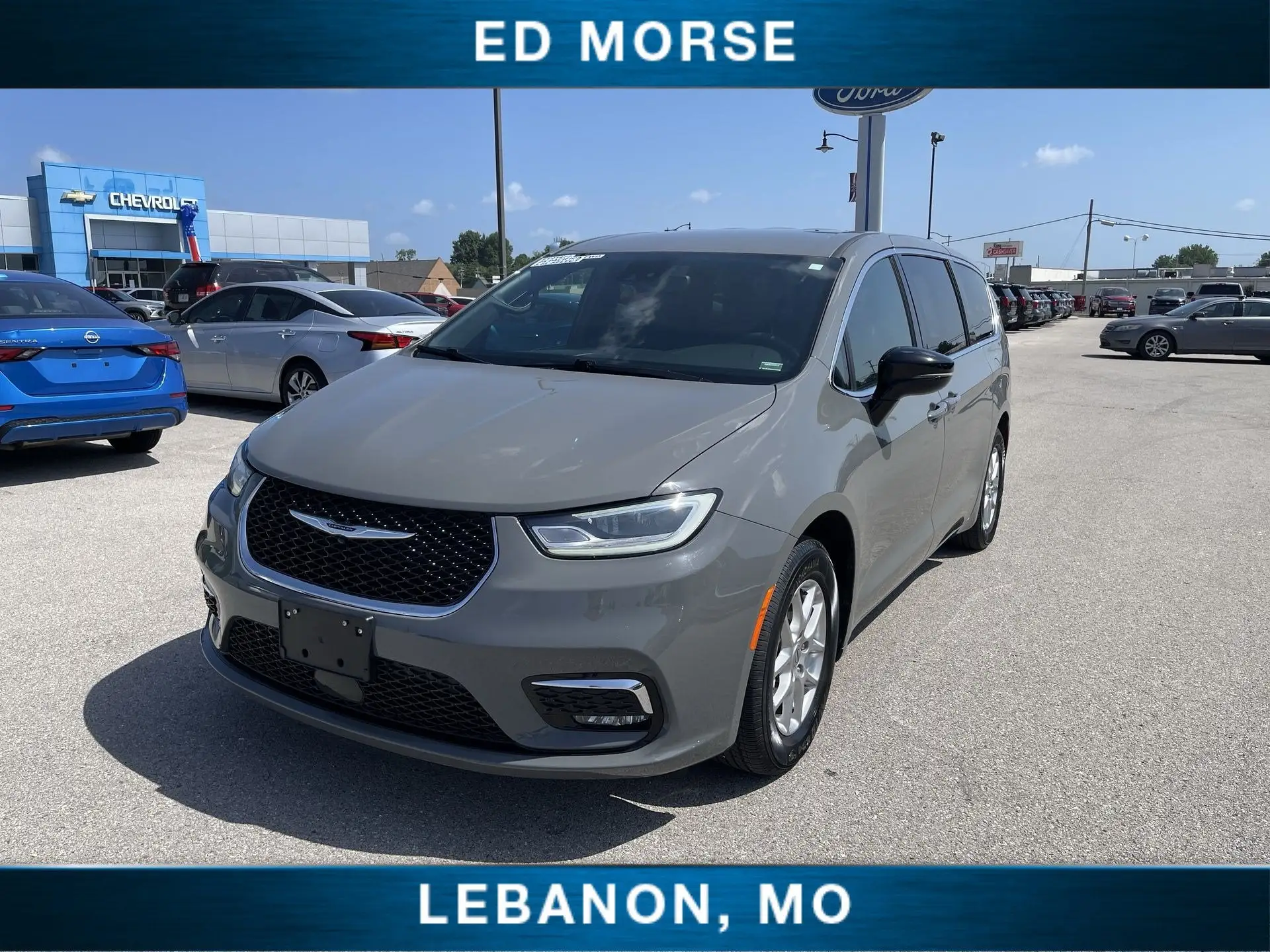 2025 Chrysler Pacifica Select photo 1