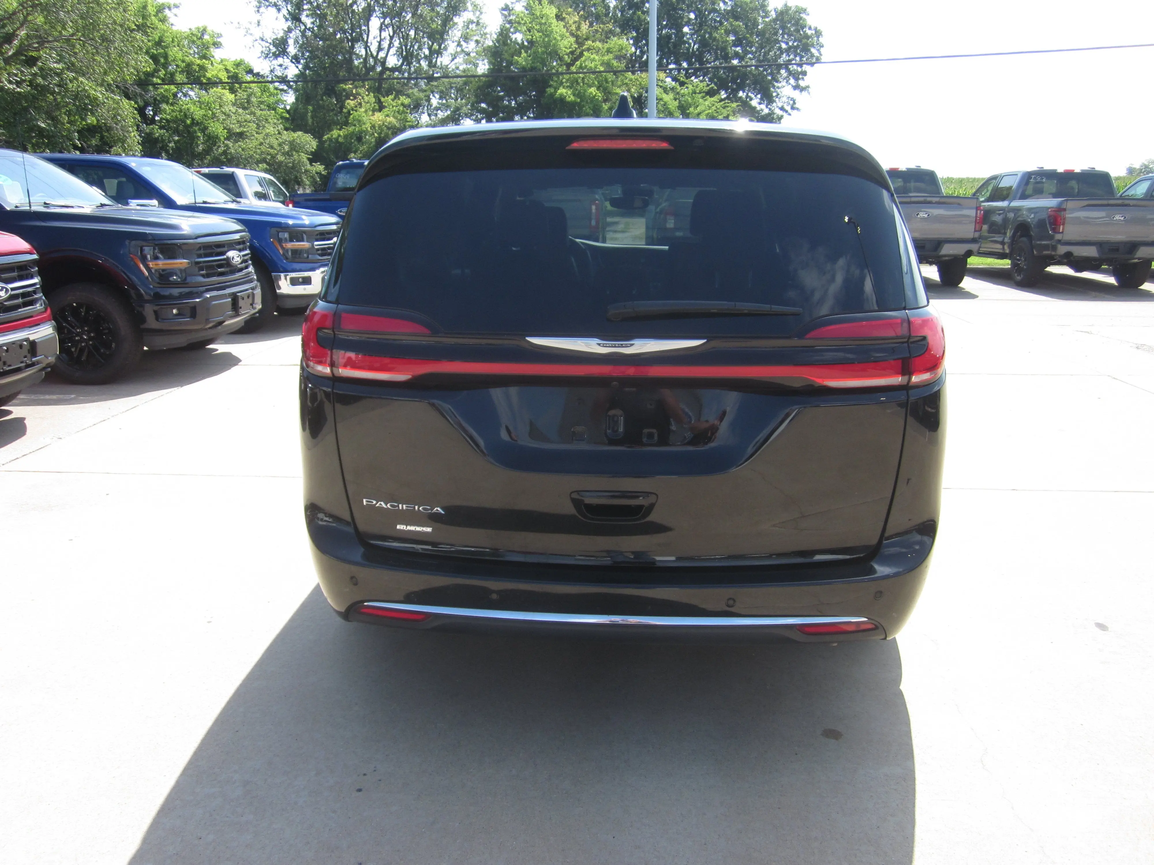 2025 Chrysler Pacifica Select photo 4