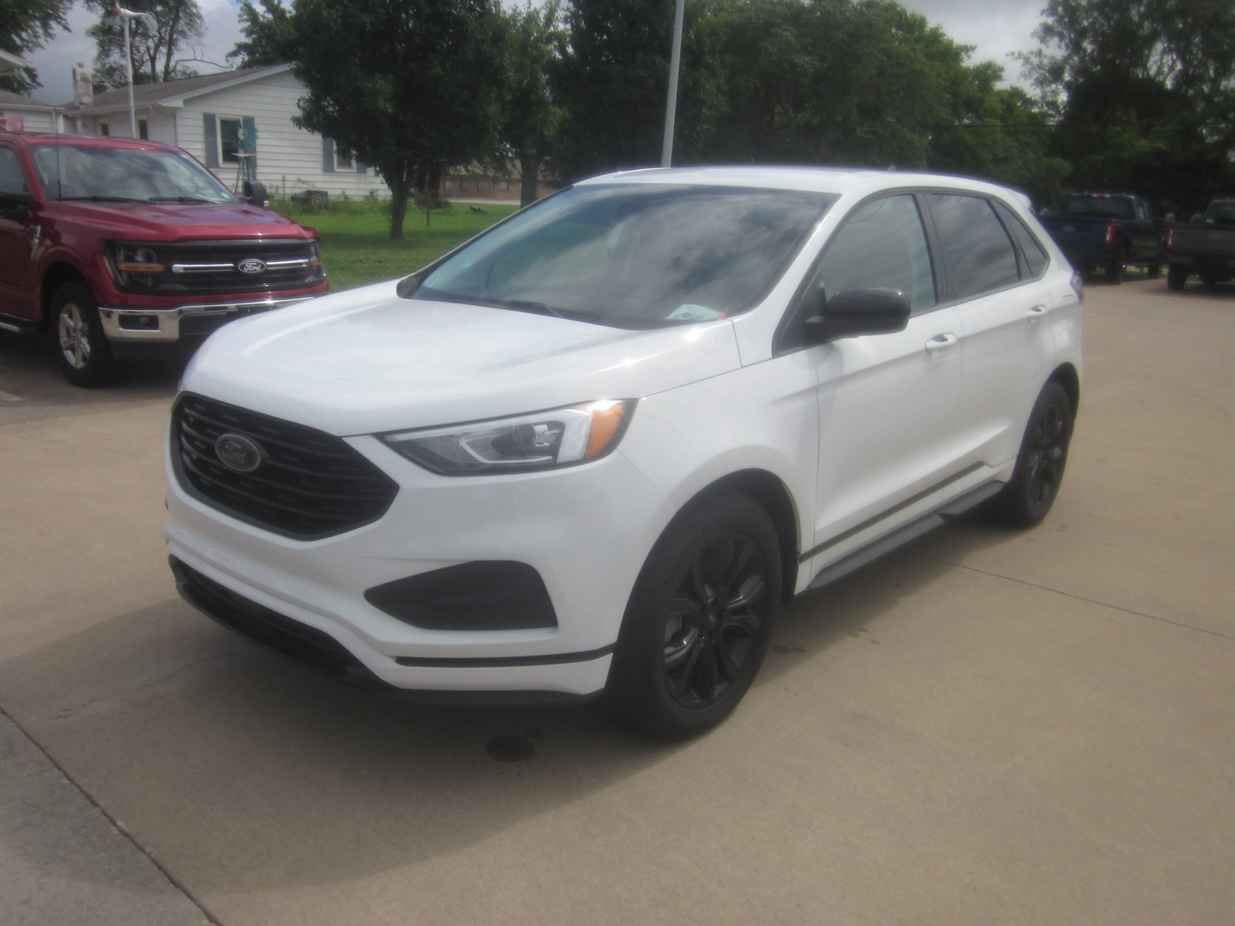 2024 Ford Edge SE AWD photo 3