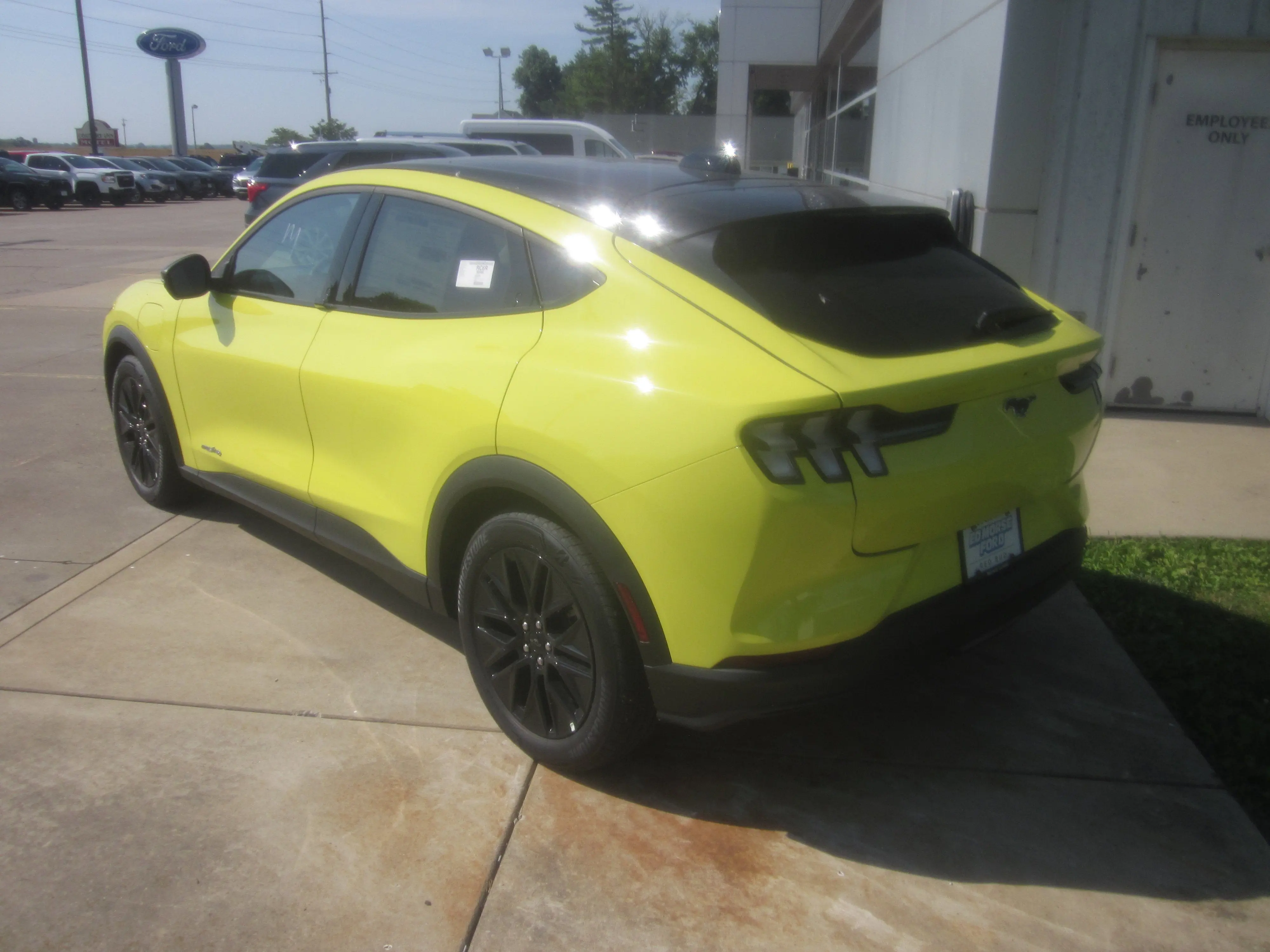 2025 Ford Mustang-Mach-e Select photo 4