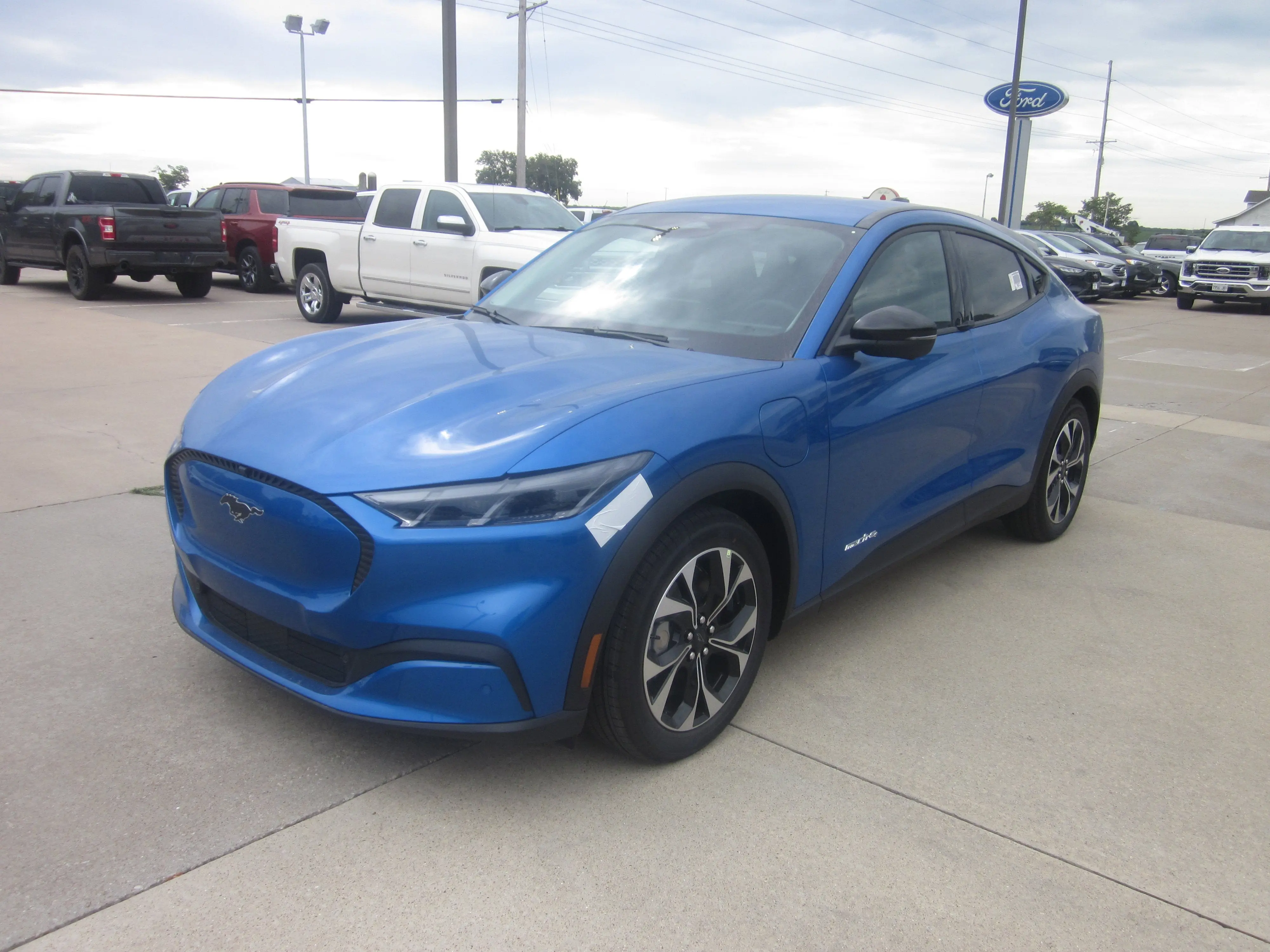 2025 Ford Mustang-Mach-e Select photo 3