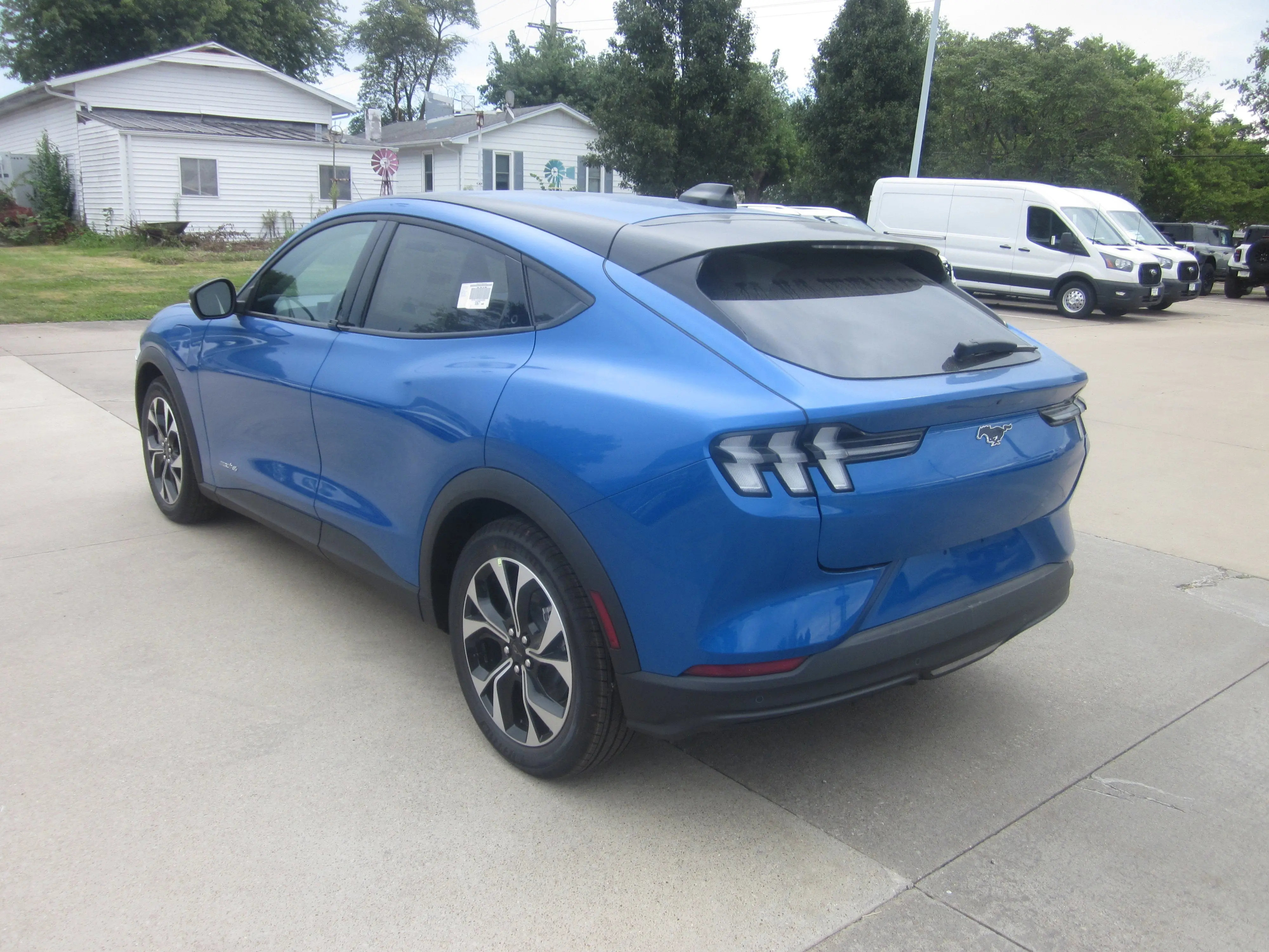 2025 Ford Mustang-Mach-e Select photo 4