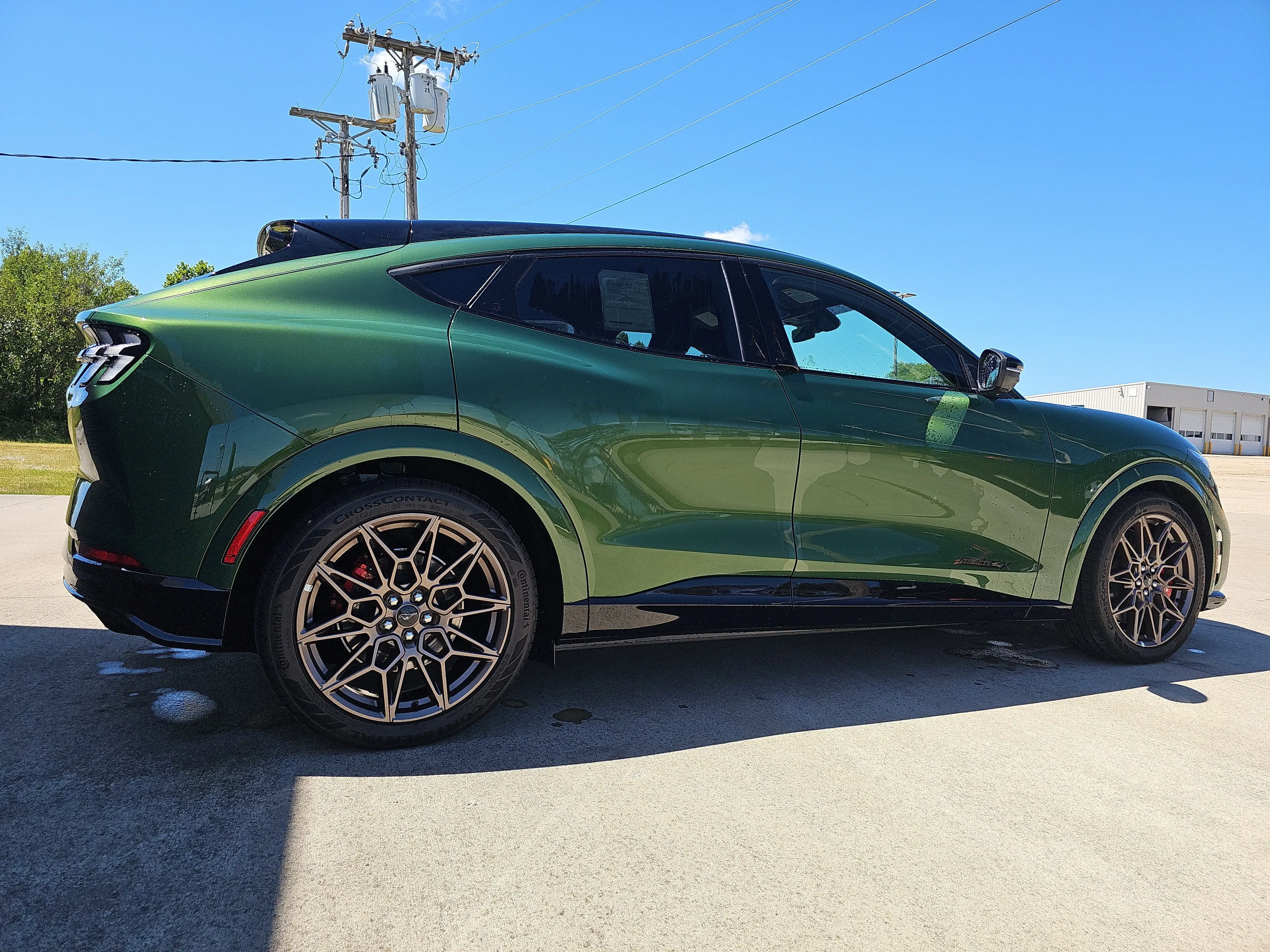 2025 Ford Mustang-Mach-e GT photo 3