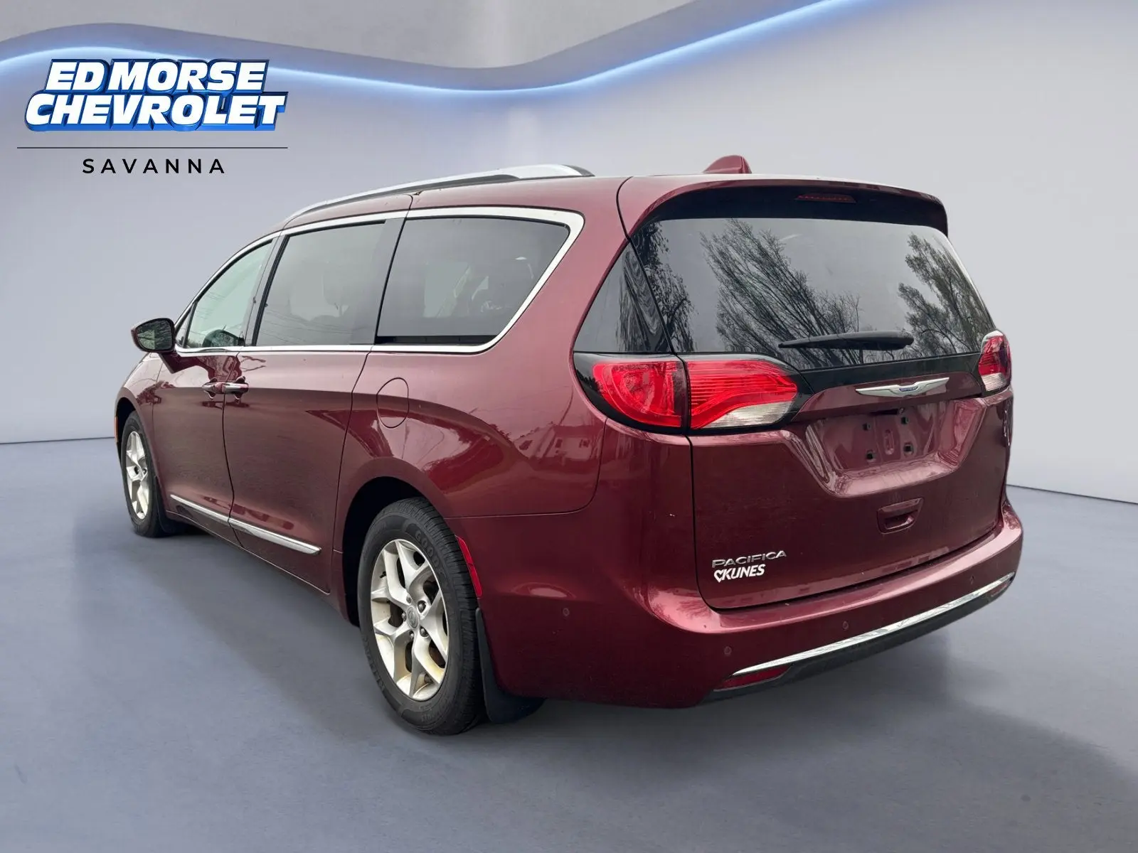 2018 Chrysler Pacifica Touring L Plus photo 3