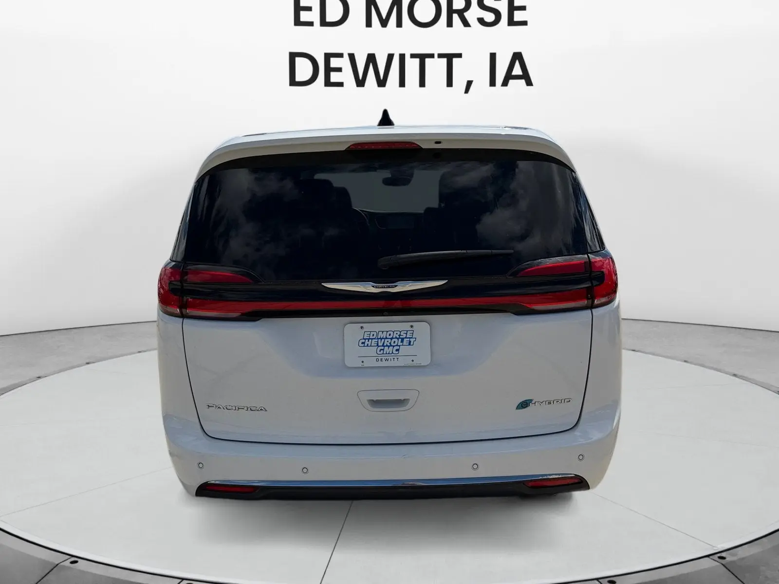 2024 Chrysler Pacifica Hybrid Select PHEV photo 4