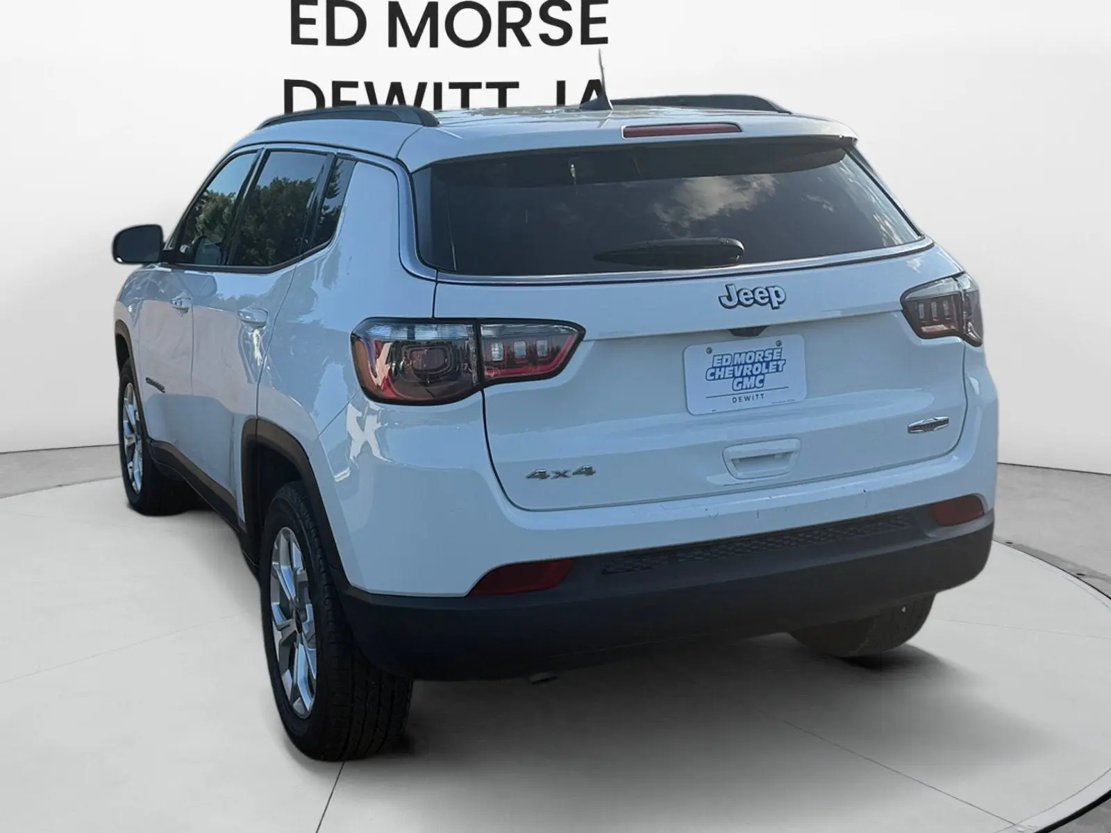 2025 Jeep Compass Latitude 4WD photo 3