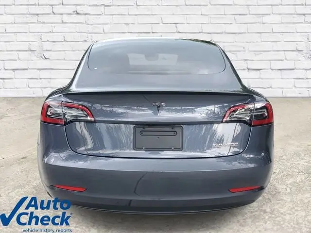 2023 Tesla Model 3 Performance photo 3