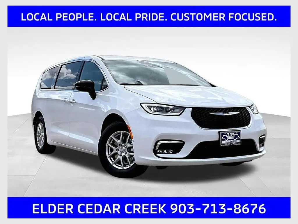2026 Chrysler Pacifica Select's photo