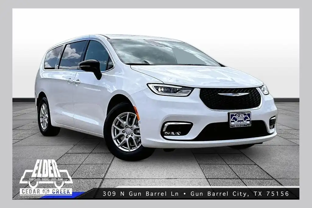 2026 Chrysler Pacifica Select's photo