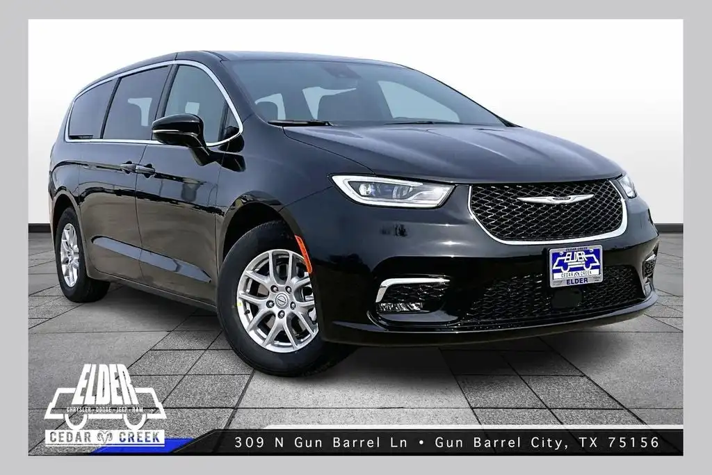 2026 Chrysler Pacifica Select's photo