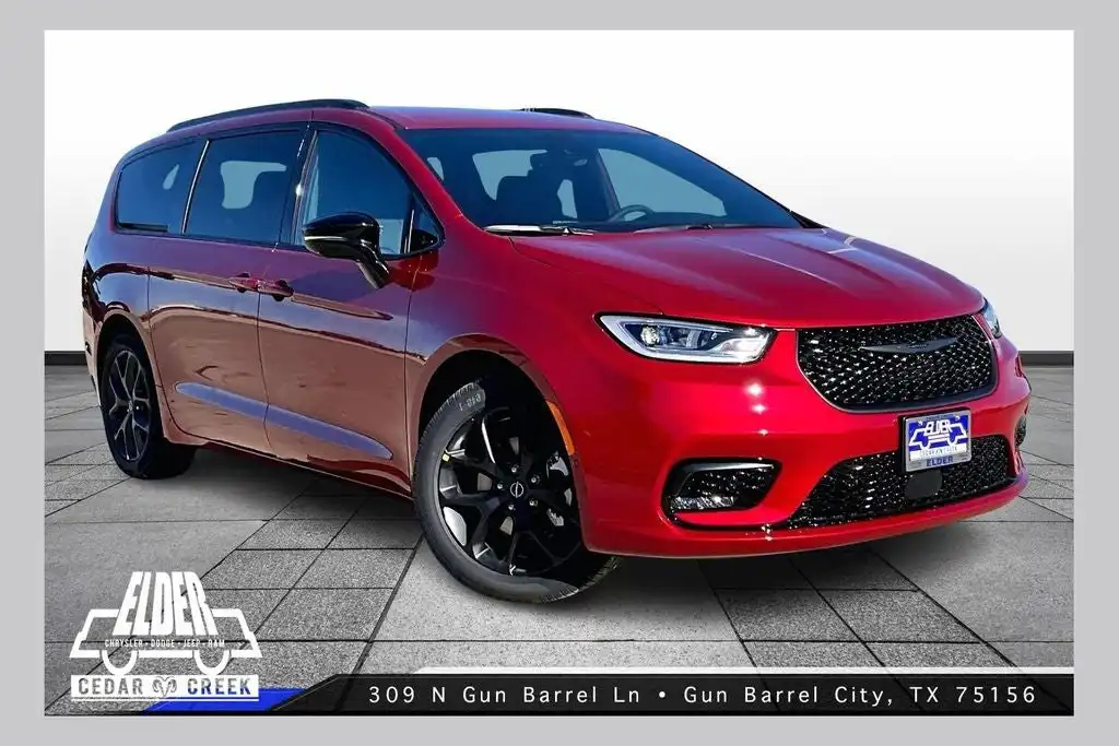 2026 Chrysler Pacifica Select's photo