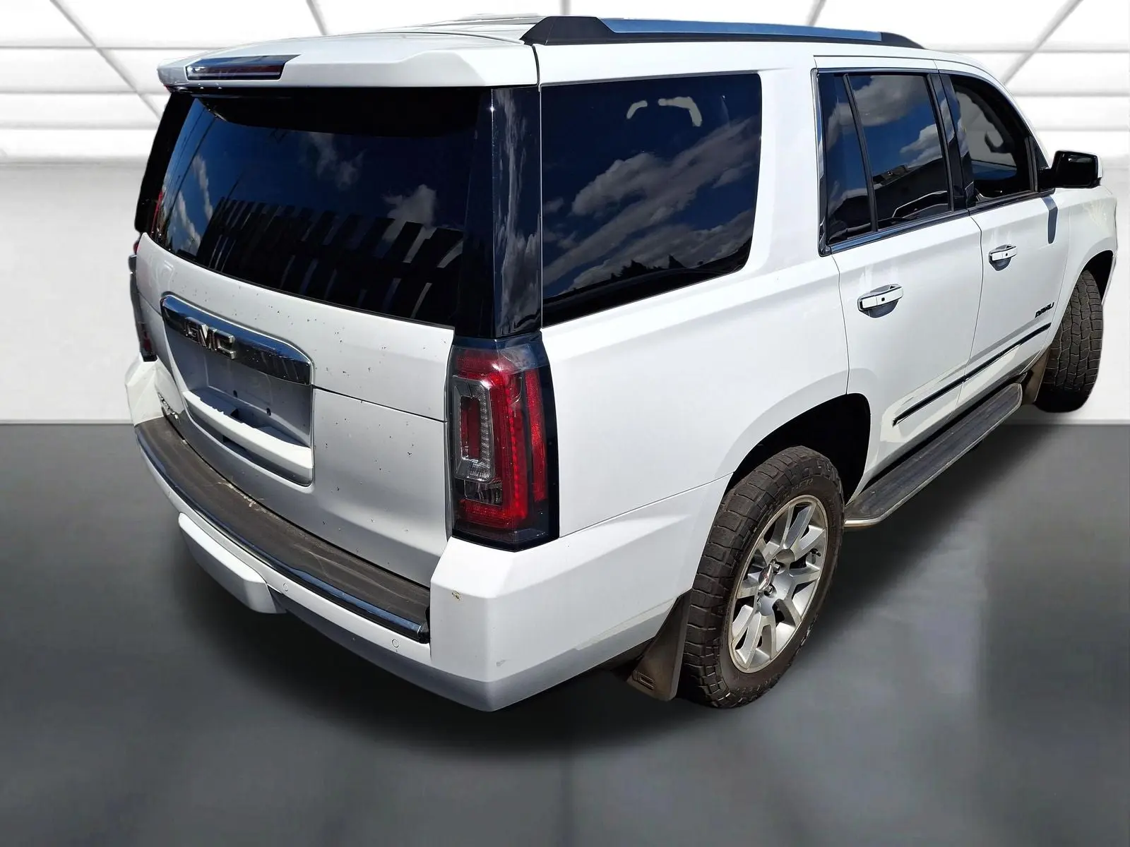 2019 GMC Yukon Denali photo 3