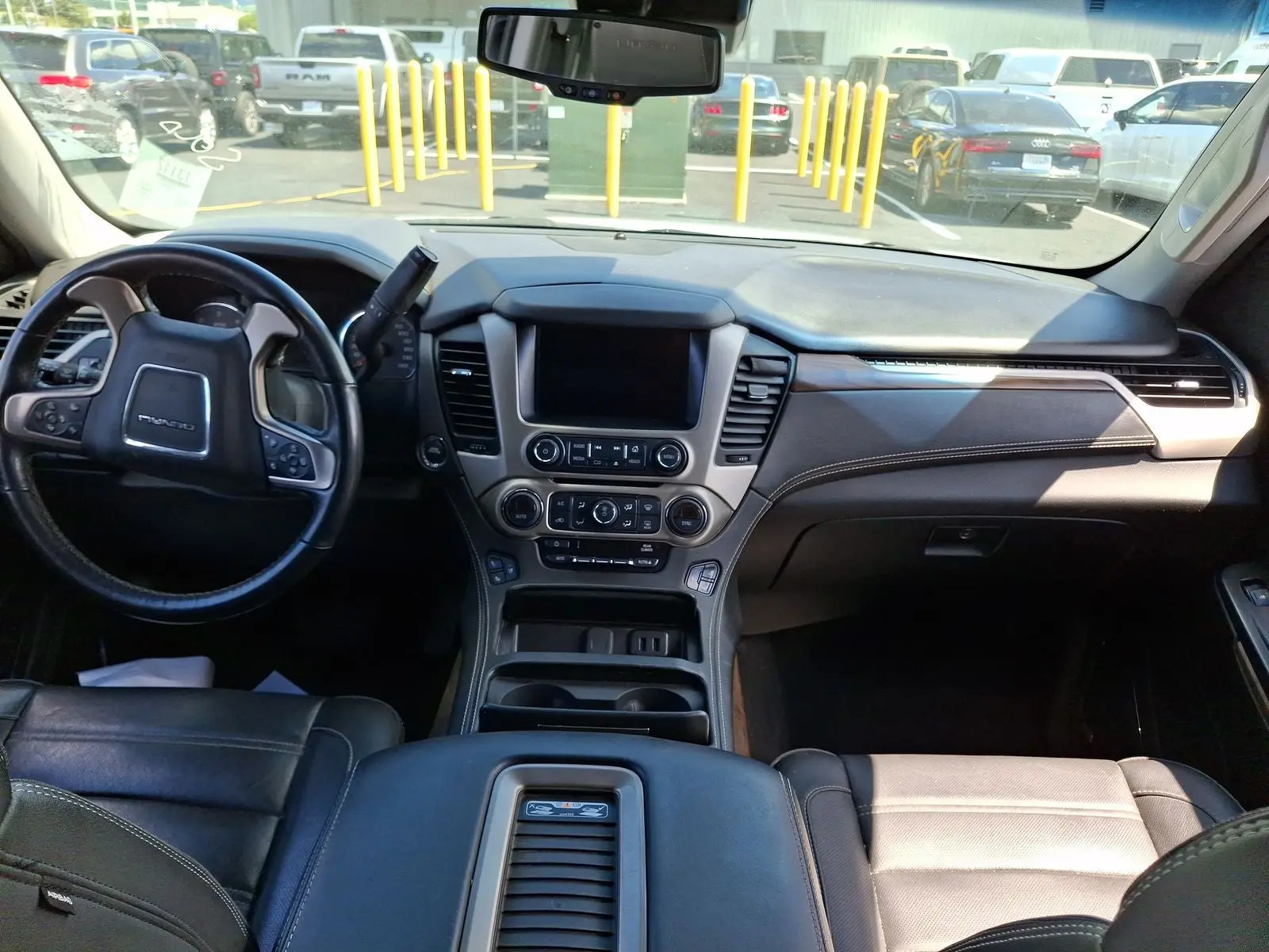 2019 GMC Yukon Denali photo 4