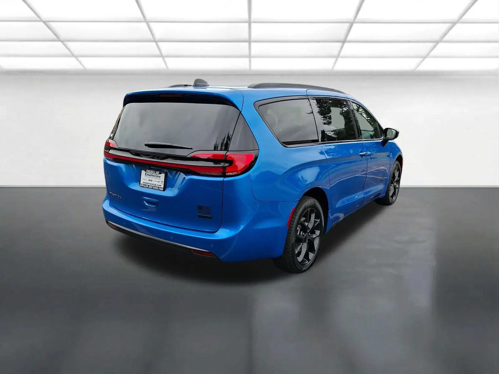 2027 Chrysler Pacifica Select AWD photo 3