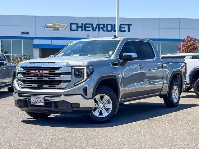 2023 GMC Sierra 4WD Crew Cab Short Box SLE's photo