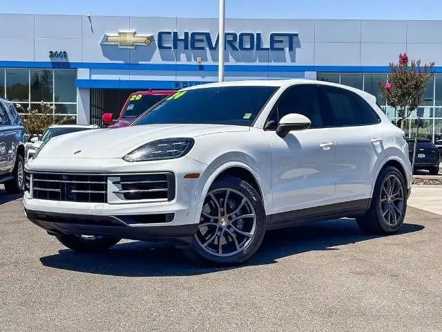 2024 Porsche Cayenne Base's photo