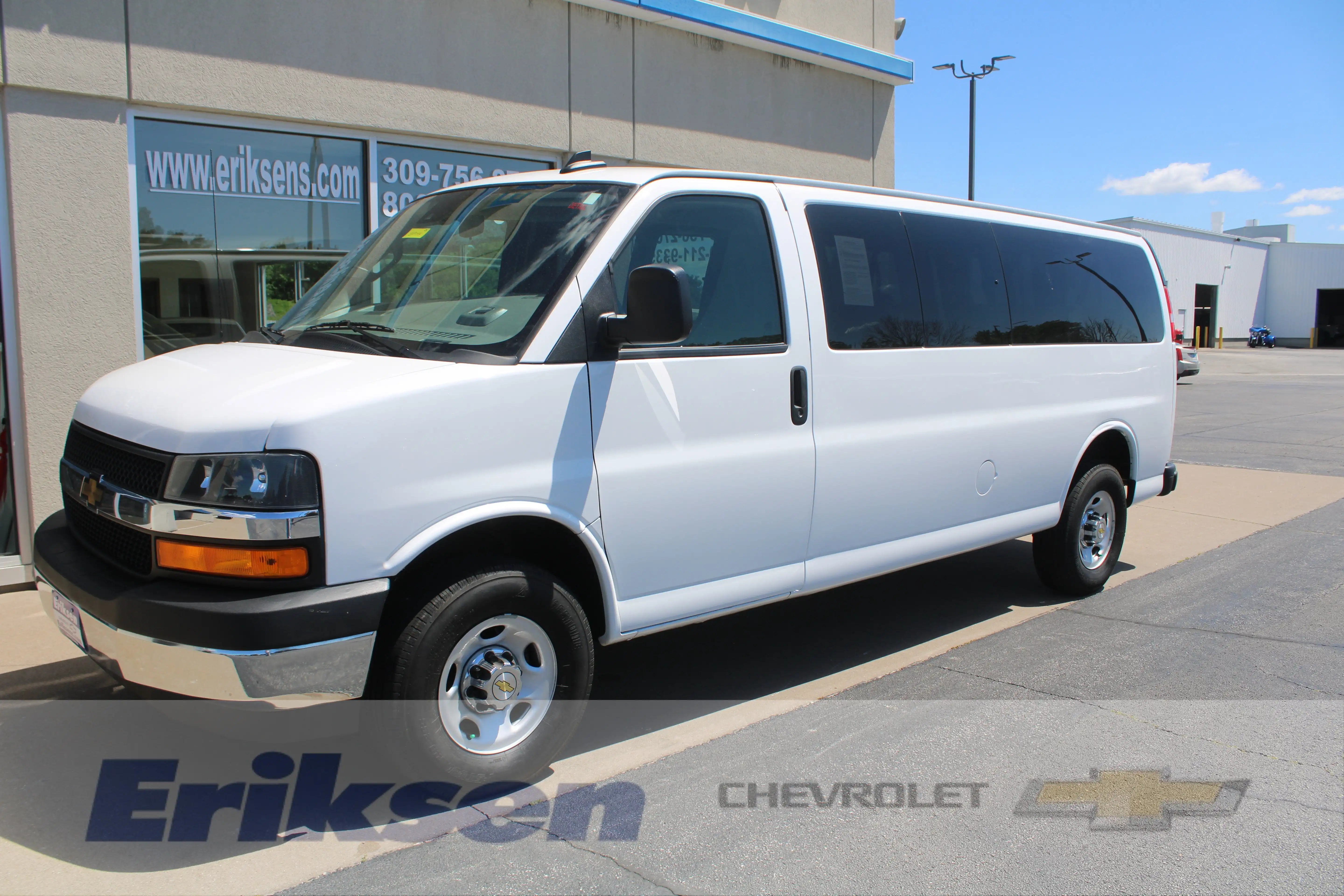 2025 Chevrolet Express 3500 LT Extended's photo