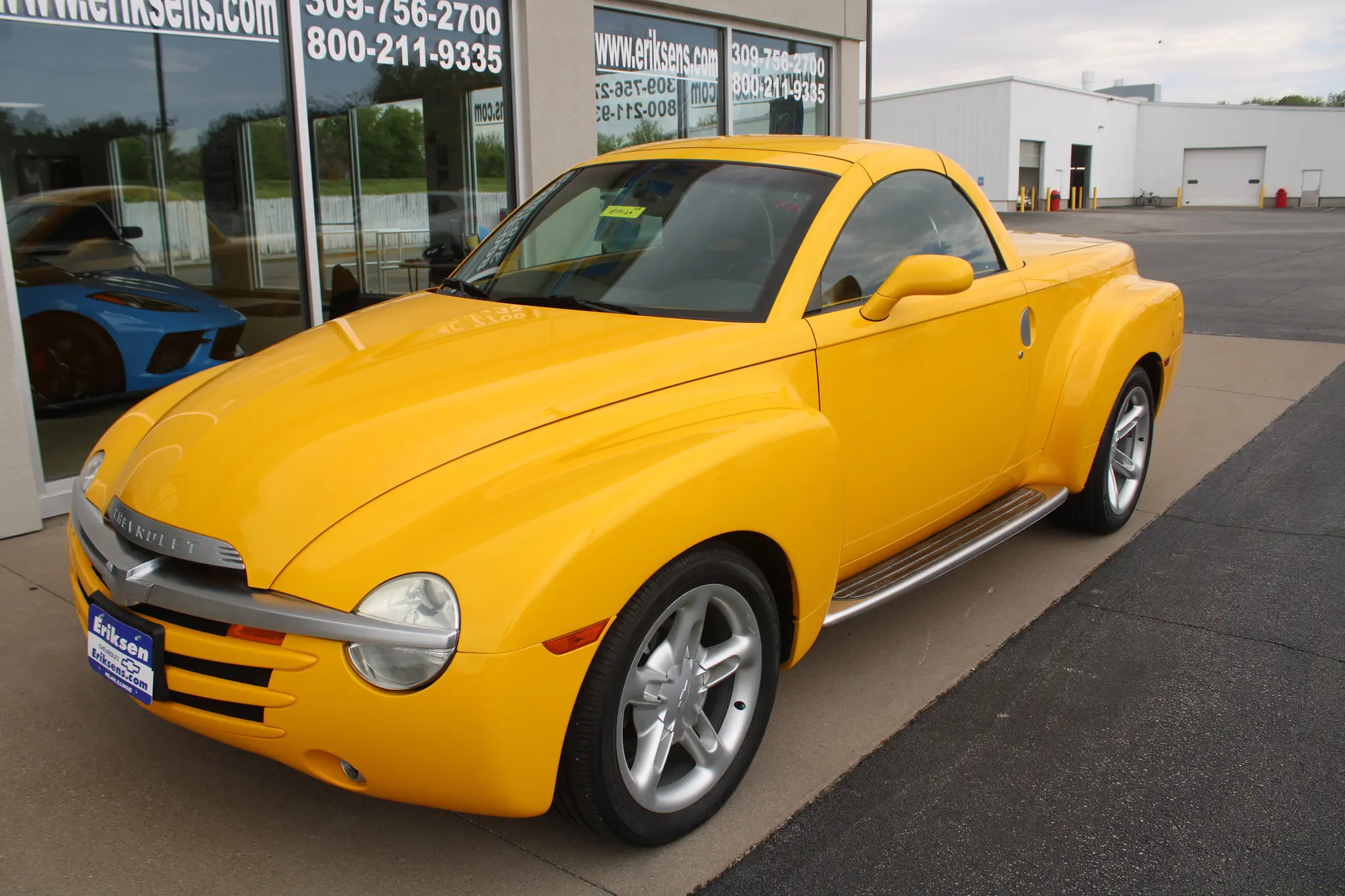 2004 Chevrolet SSR LS photo 4