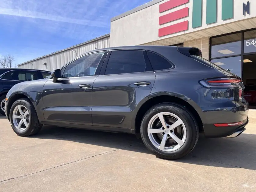2021 Porsche Macan Base photo 3