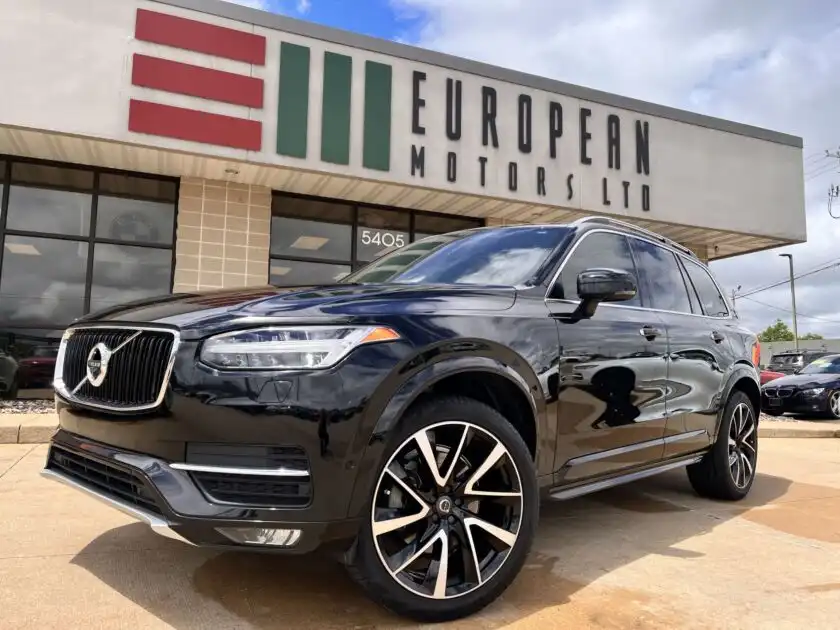 2018 Volvo XC90 T6 AWD Momentum's photo