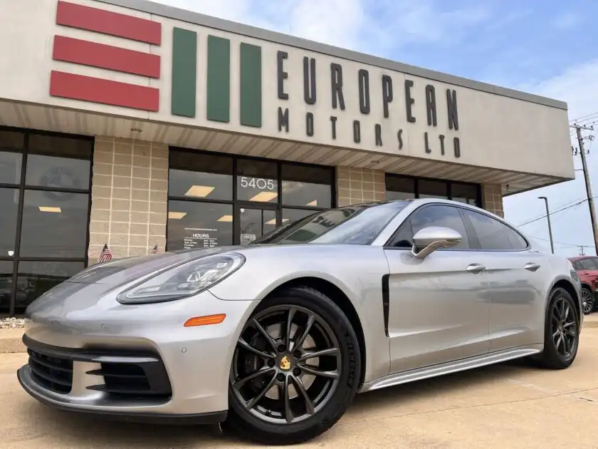 2018 Porsche Panamera 4's photo