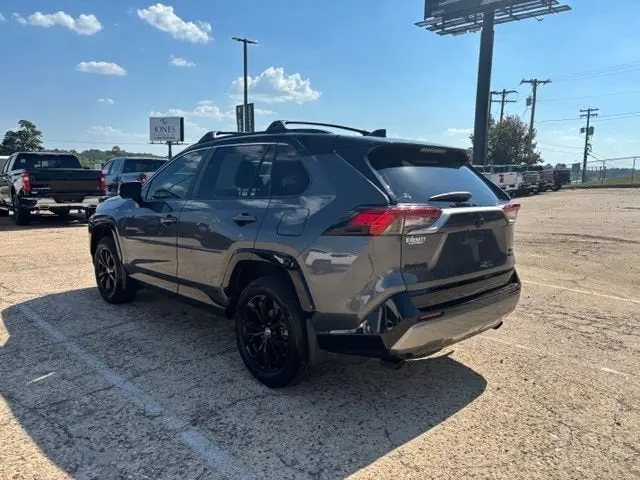 2022 Toyota RAV4 Hybrid XSE AWD photo 5