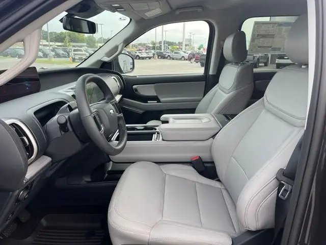 2027 Ford Expedition Active 4x4 photo 5