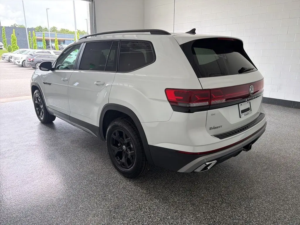 2026 Volkswagen Atlas 2.0T Atlas Peak Edition 4MOTION photo 3