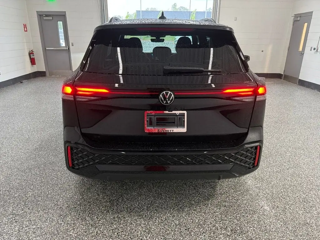 2026 Volkswagen Tiguan 2.0T SE R-Line Black photo 4