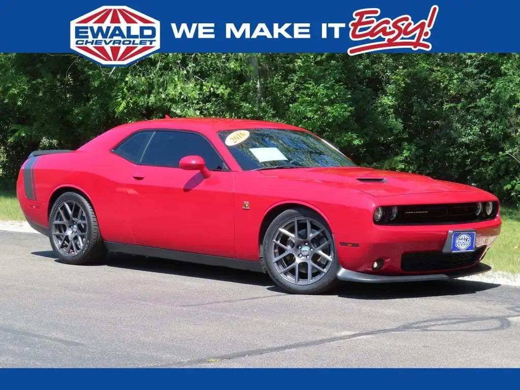 2016 Dodge Challenger Scat Pack's photo