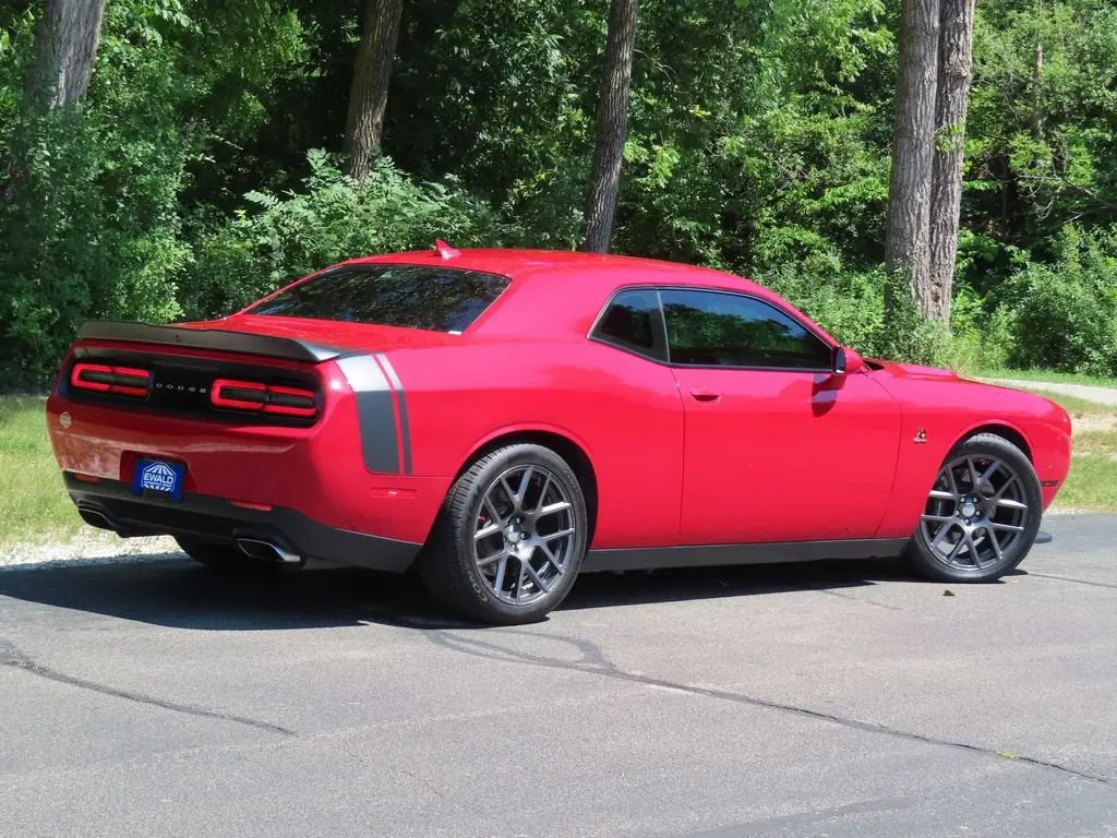 2016 Dodge Challenger Scat Pack photo 3