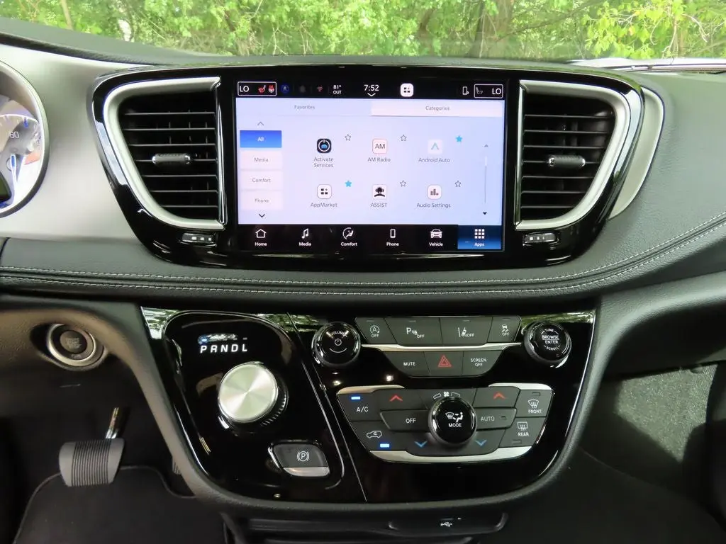2027 Chrysler Pacifica Select photo 5