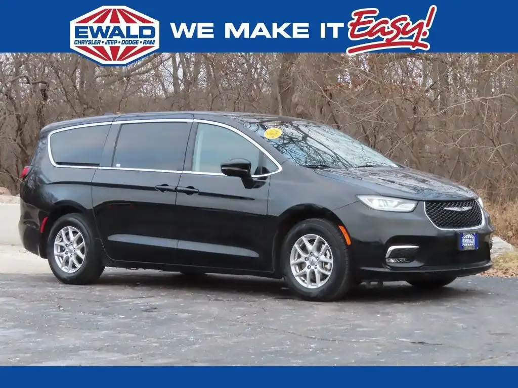 2024 Chrysler Pacifica Touring L's photo